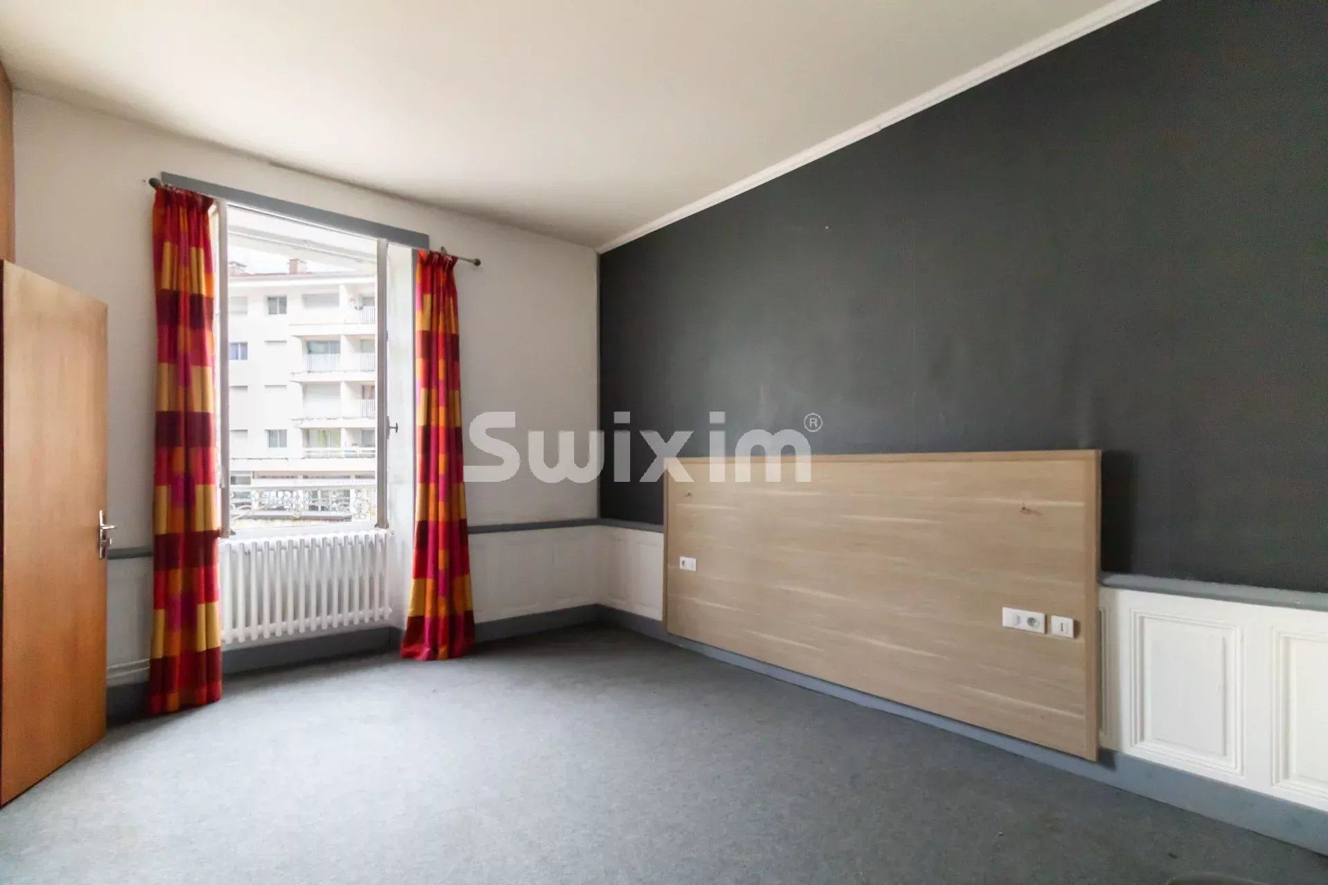 building 47 Rooms for sale on Hauts de Bienne (39400)
