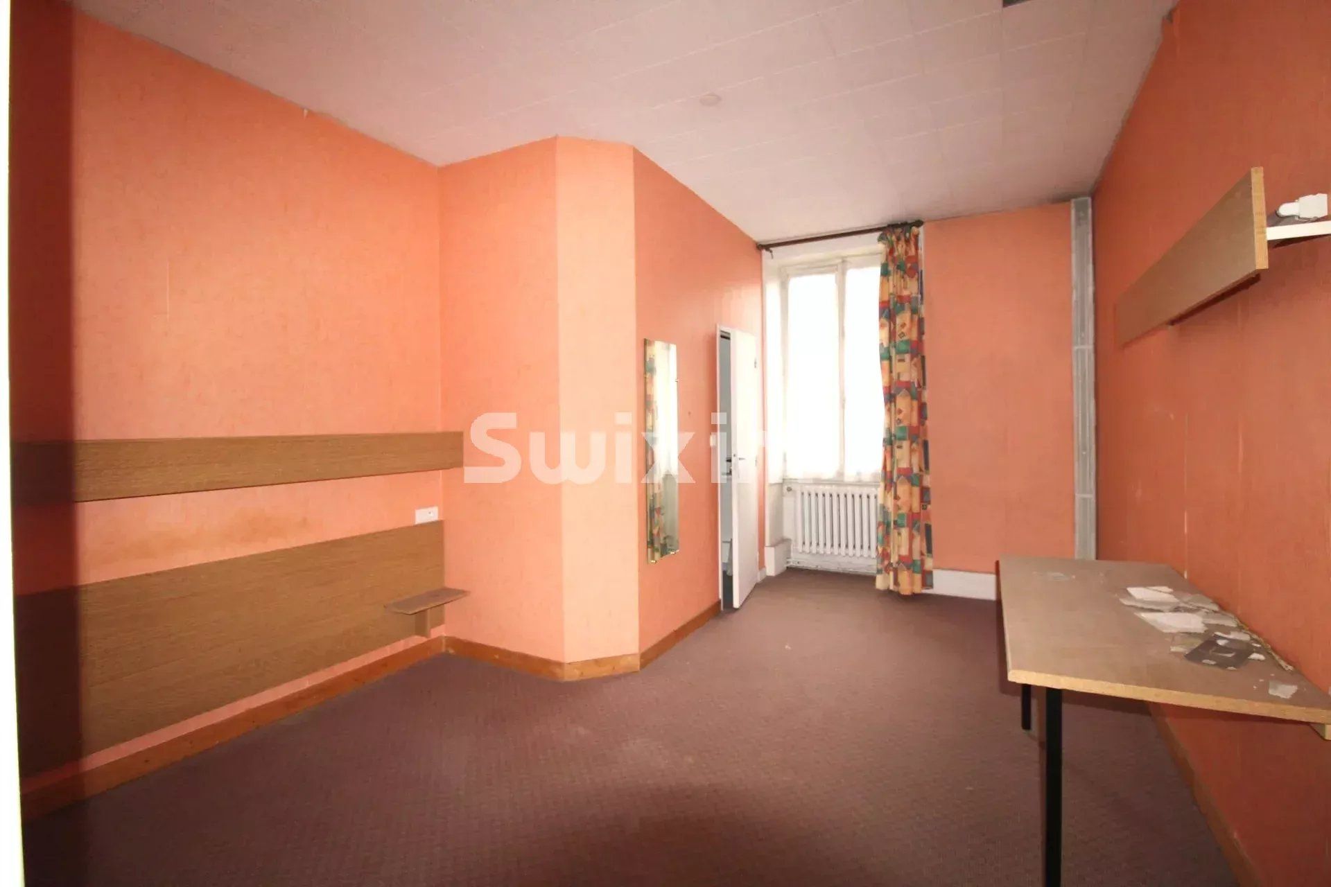 building 47 Rooms for sale on Hauts de Bienne (39400)