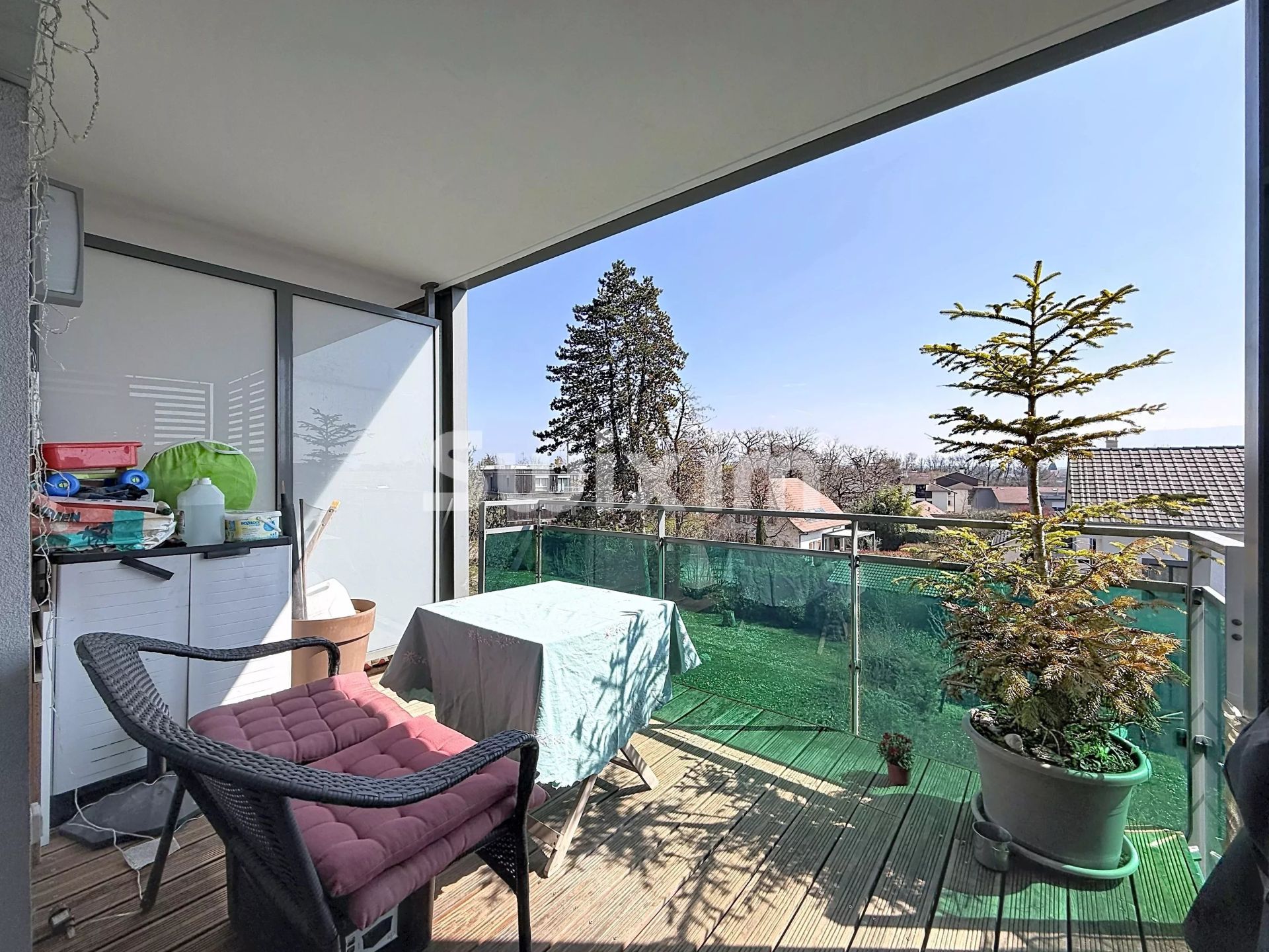 apartment 4 Rooms for sale on Prévessin-Moëns (01280)