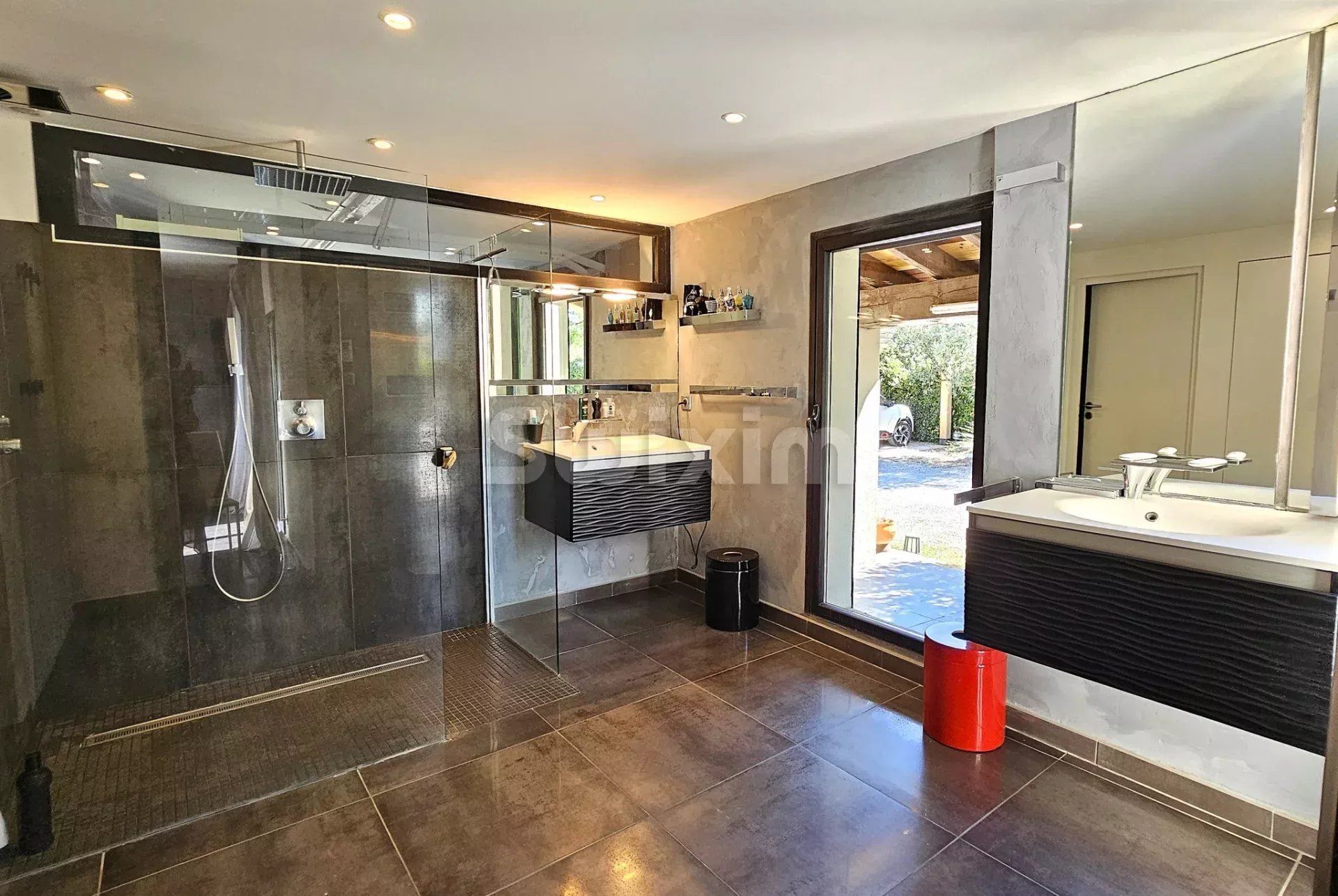 propiedad 16 Salas en venta en Rochefort-du-Gard (30650)