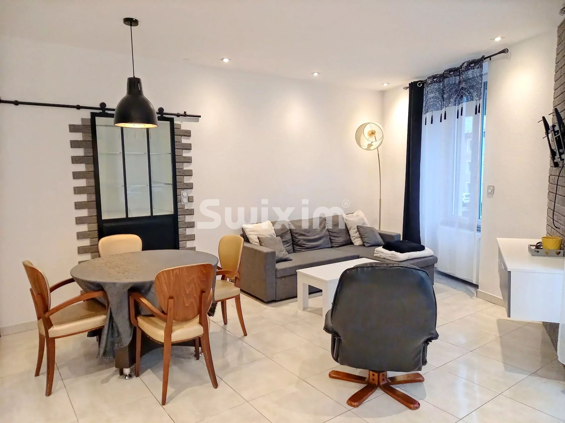 apartment 5 Rooms for rent on Hauts de Bienne (39400)