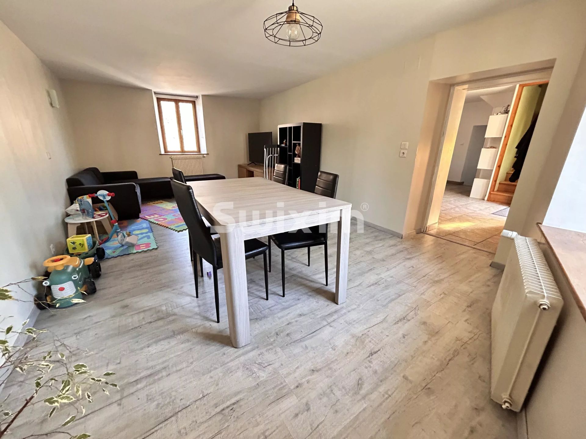 house 4 Rooms for sale on Rochefort-sur-Nenon (39700)