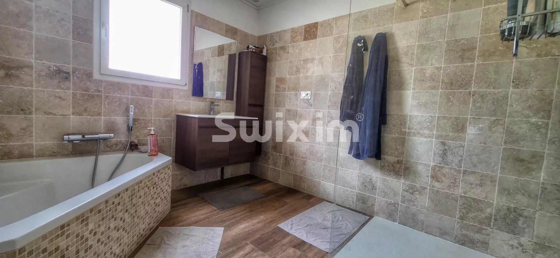 villa 6 Camere in vendita su Suze-la-Rousse (26790)