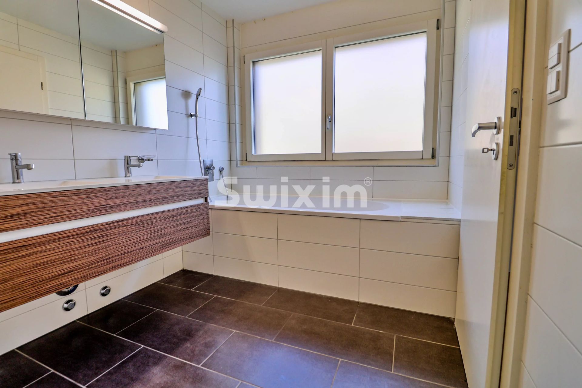 apartamento 4.5 Quartos para aluguer sobre Pully (1009)