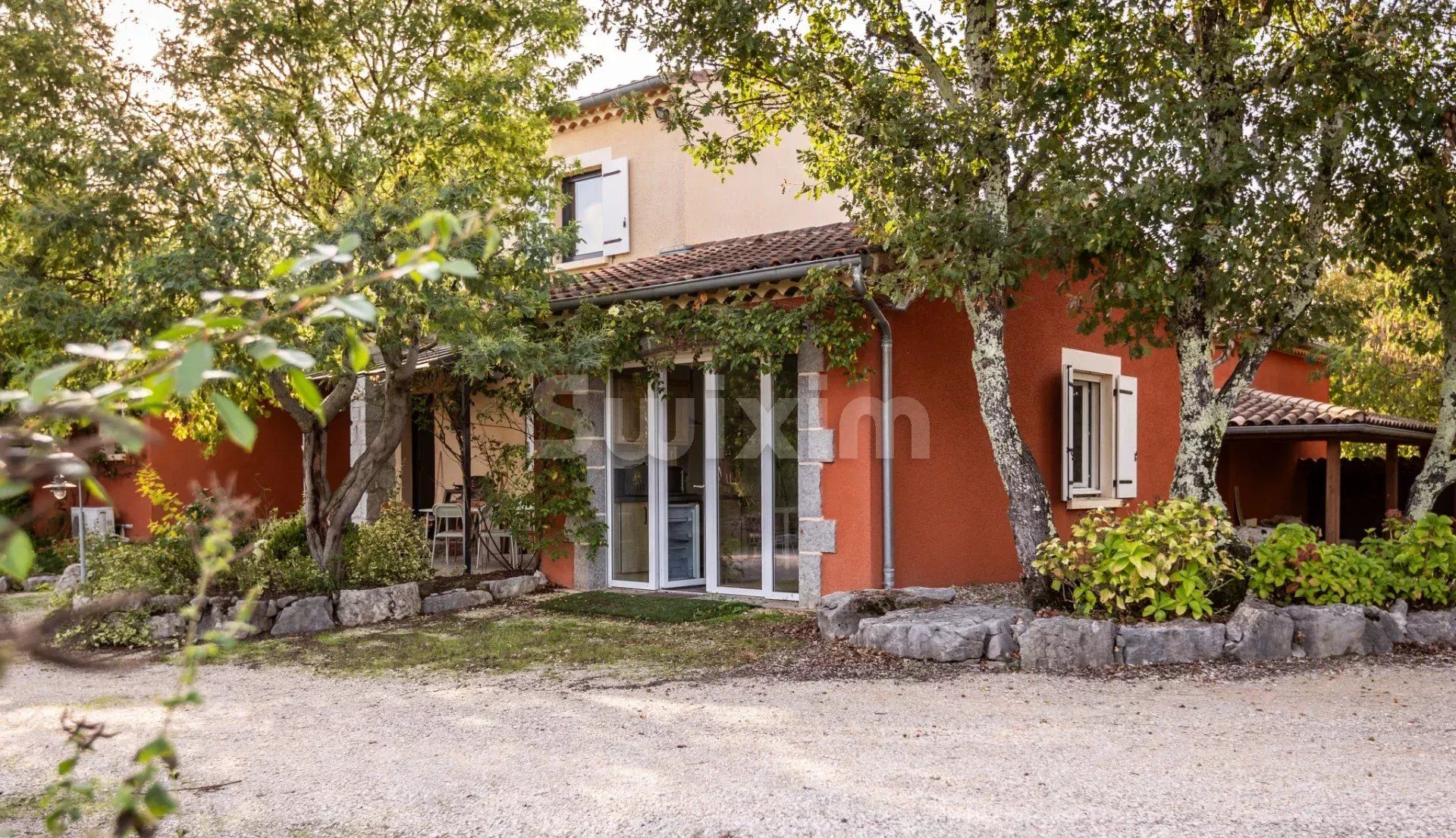 villa 7 Rooms for sale on Ruoms (07120)