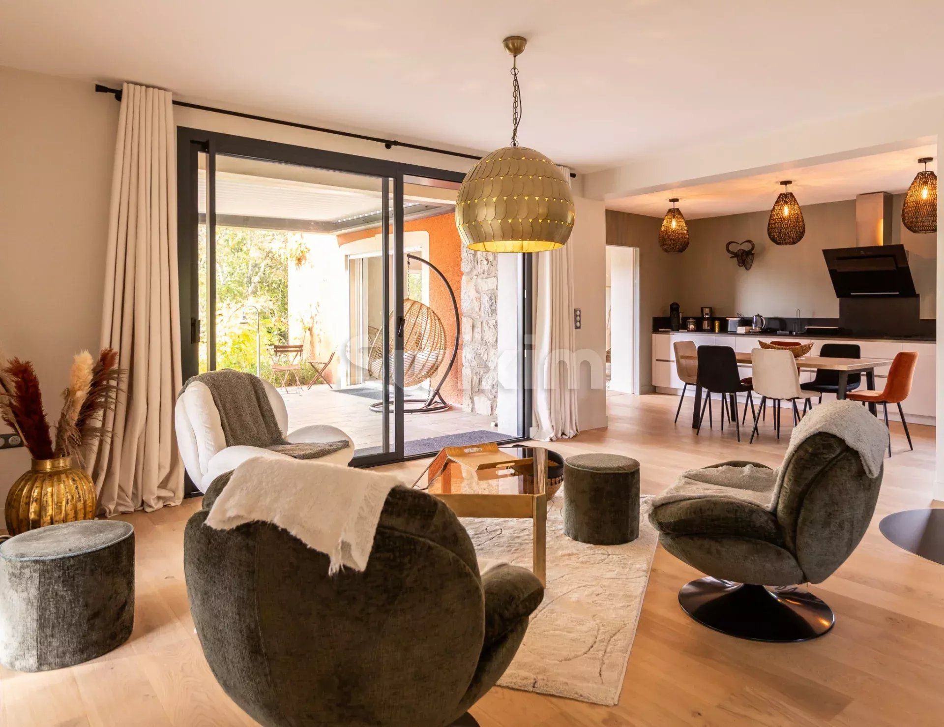 villa 7 Rooms for sale on Ruoms (07120)