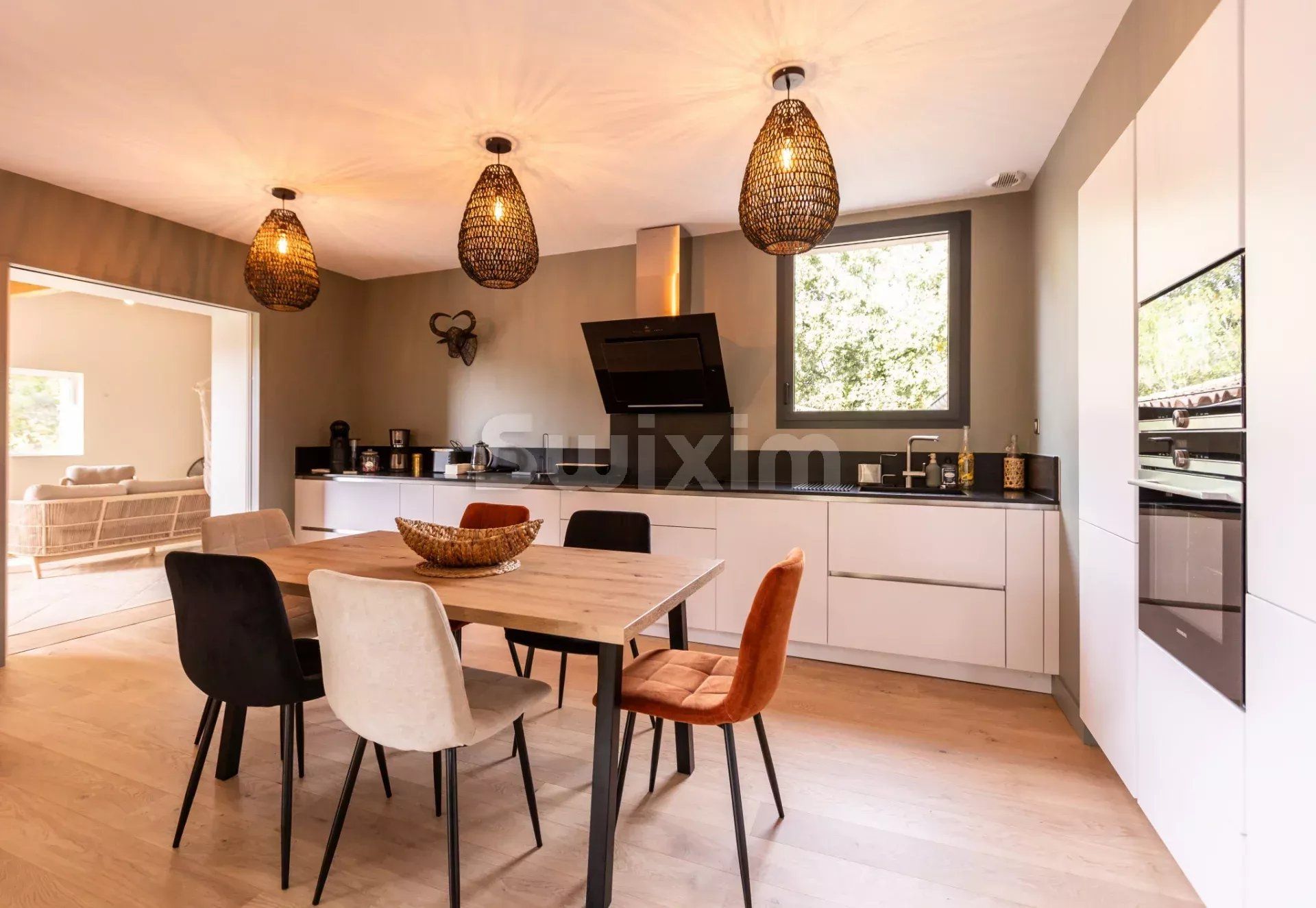 villa 7 Rooms for sale on Ruoms (07120)