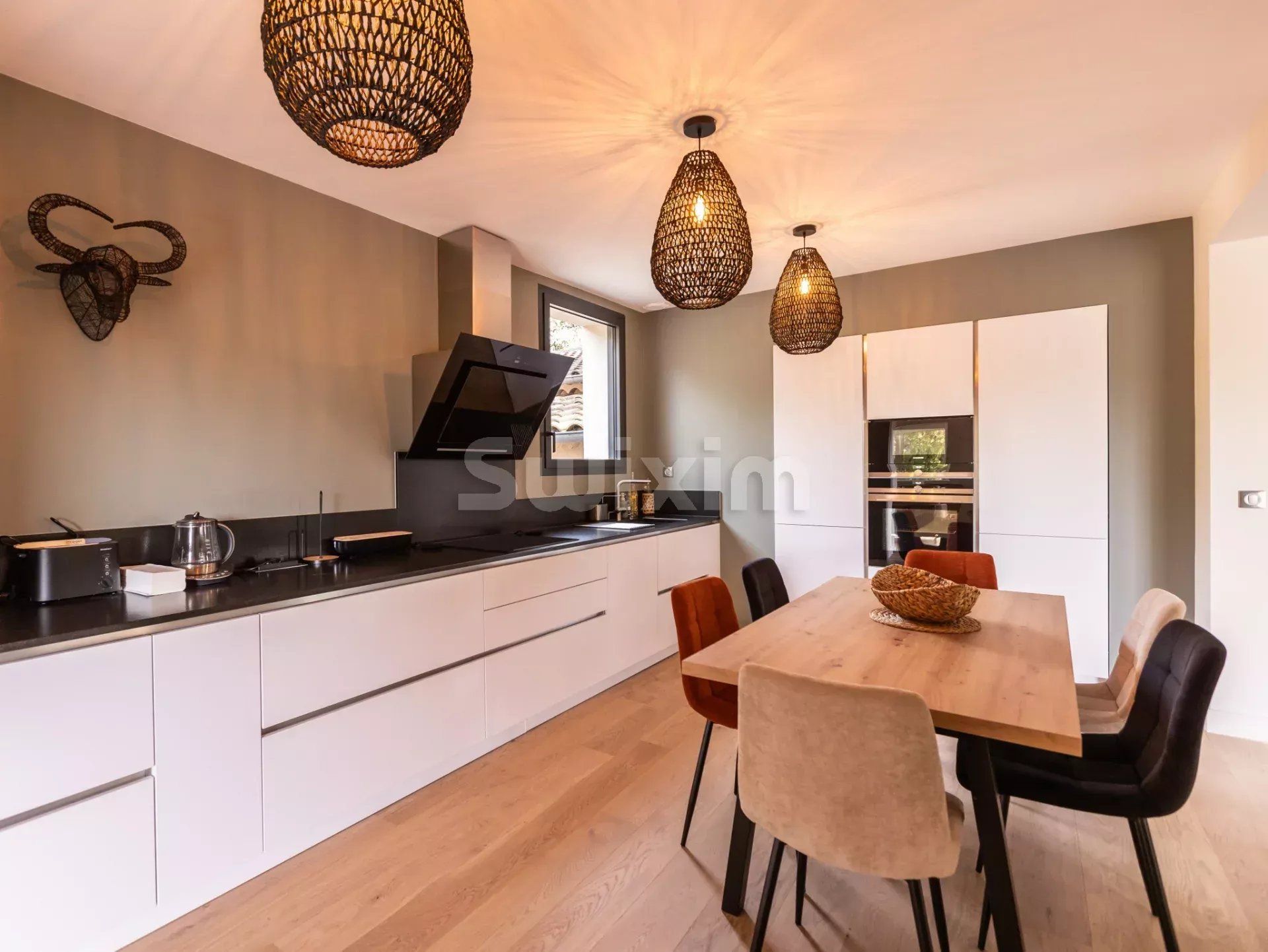 villa 7 Rooms for sale on Ruoms (07120)