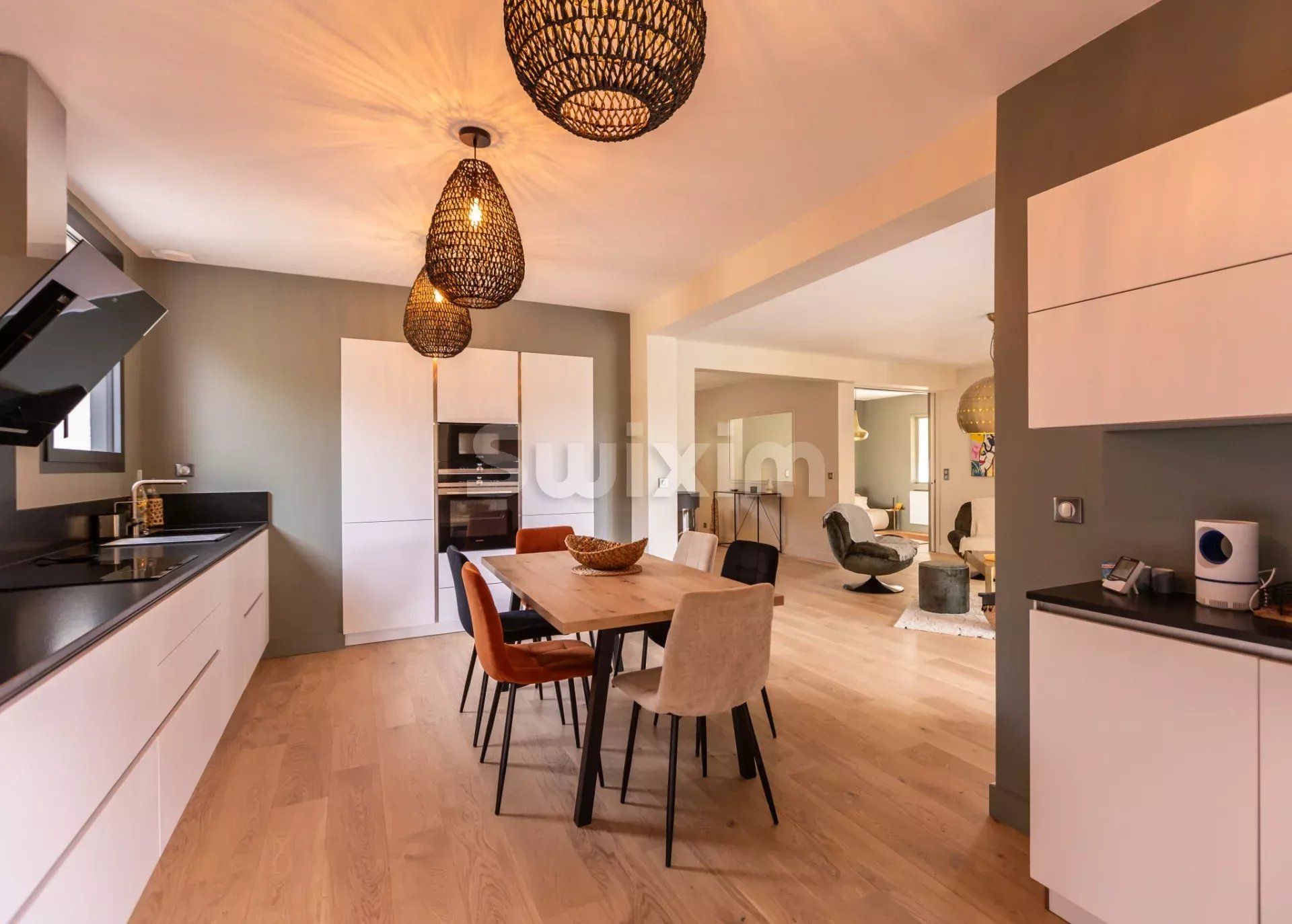 villa 7 Rooms for sale on Ruoms (07120)