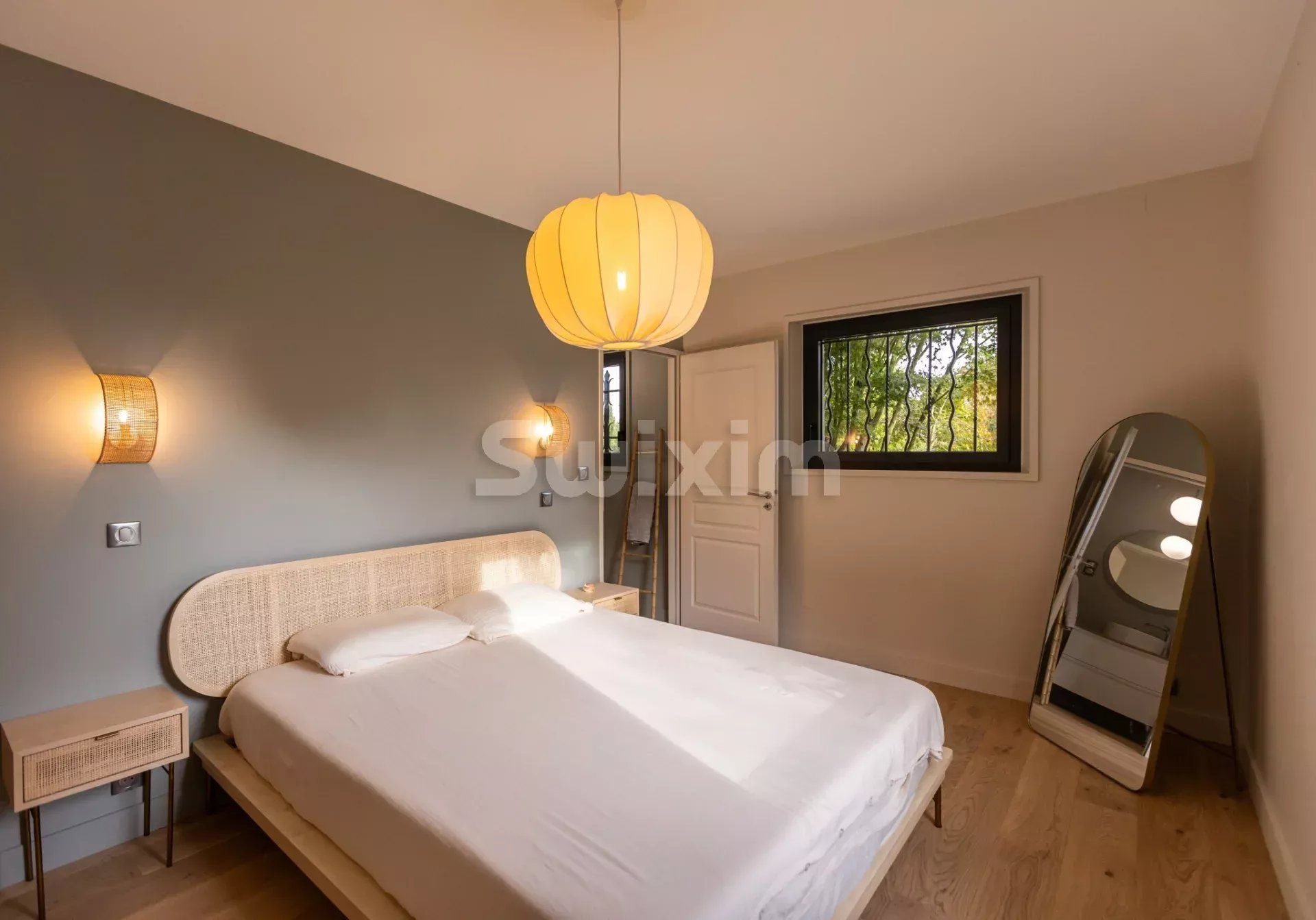 villa 7 Rooms for sale on Ruoms (07120)