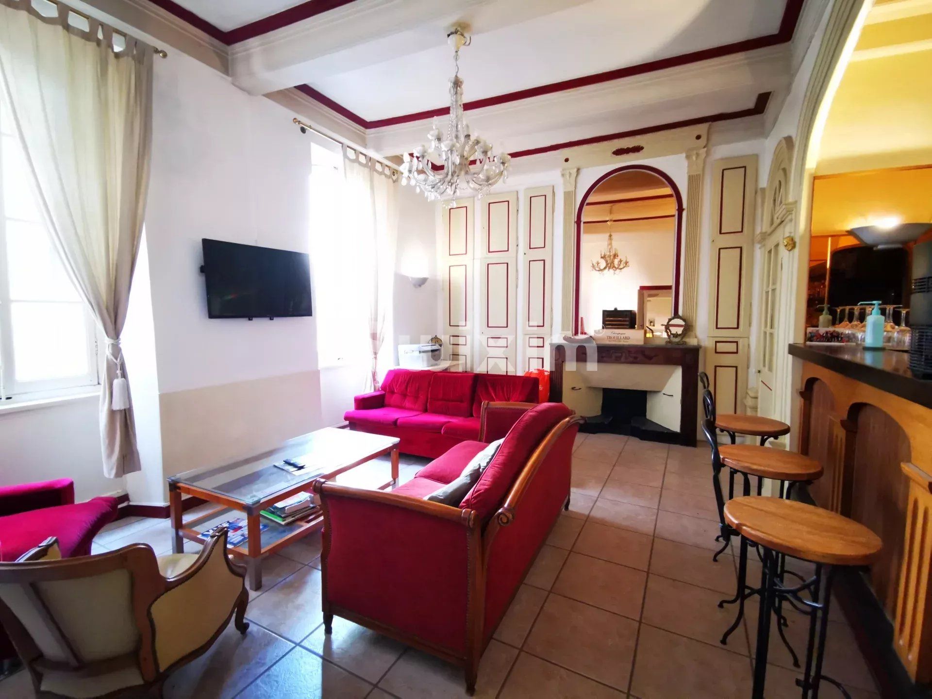 hotel particolare 20 Camere in vendita su Bourg-Saint-Andéol (07700)