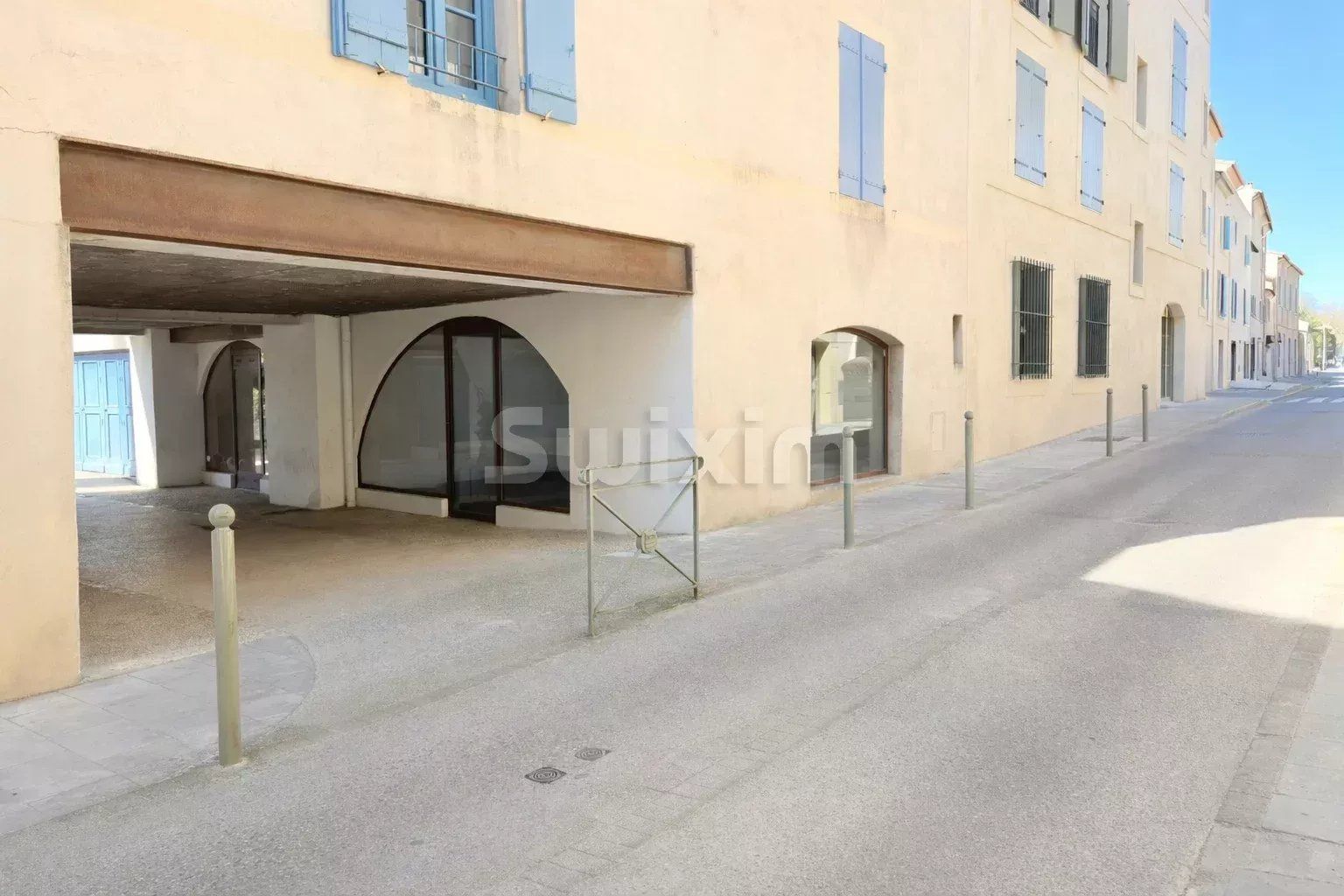 comercial local para venda sobre Uzès (30700)