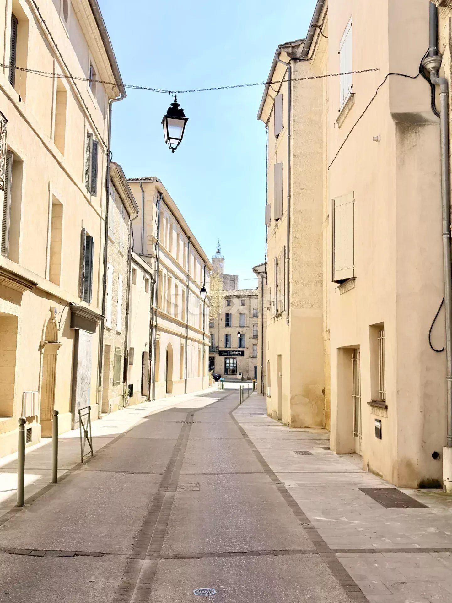 comercial local para venda sobre Uzès (30700)