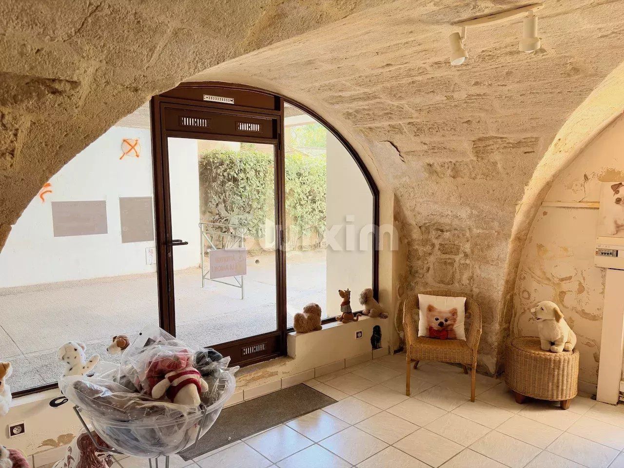 comercial local para venda sobre Uzès (30700)