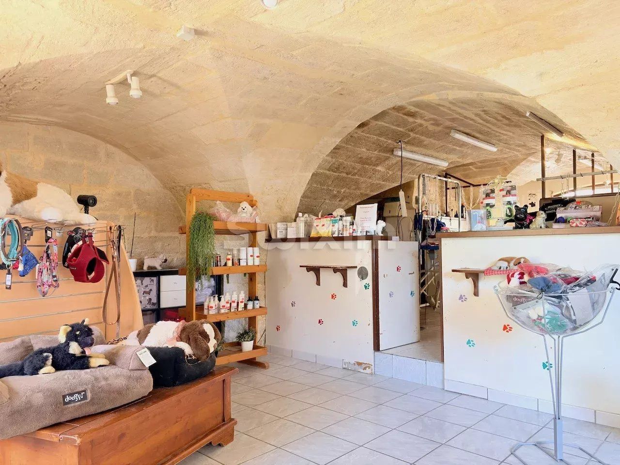 comercial local para venda sobre Uzès (30700)