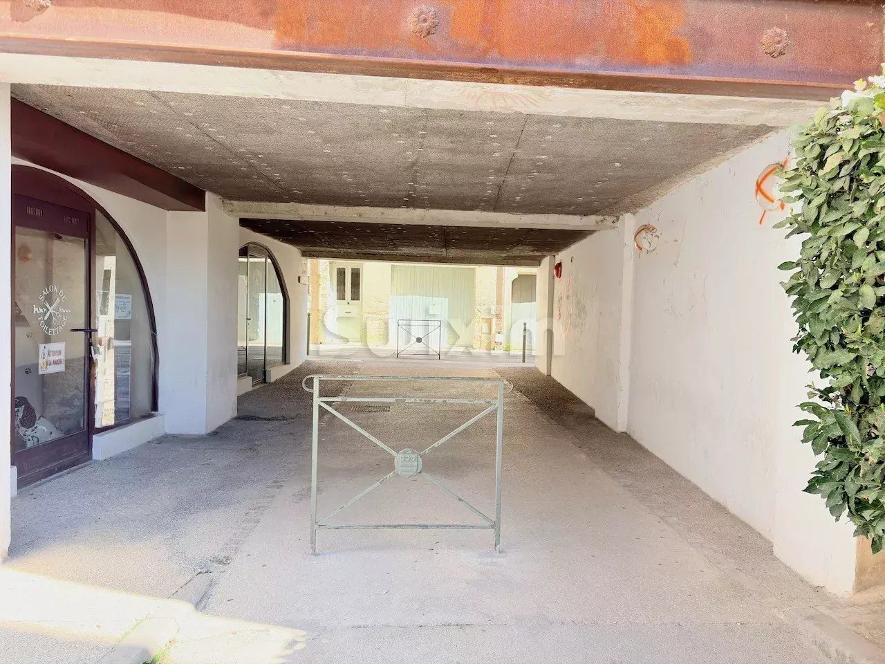 comercial local para venda sobre Uzès (30700)