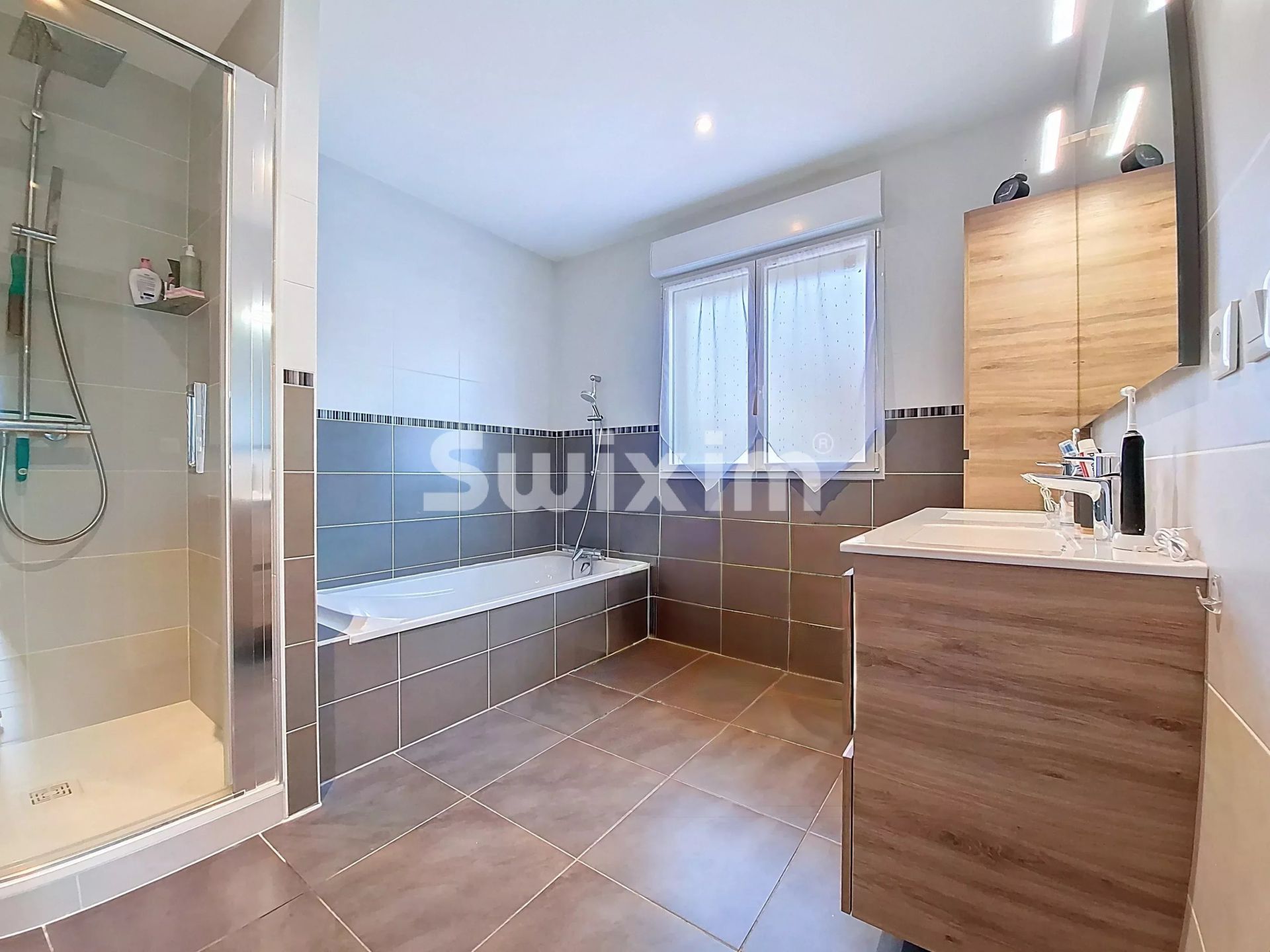 casa 4 Quartos para venda sobre Valserhône (01200)