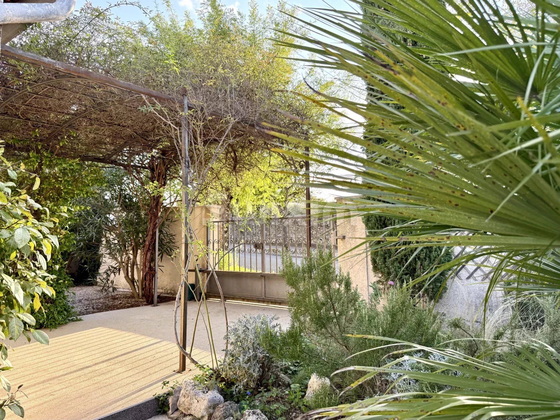 casa 6 Salas en venta en Uzès (30700)