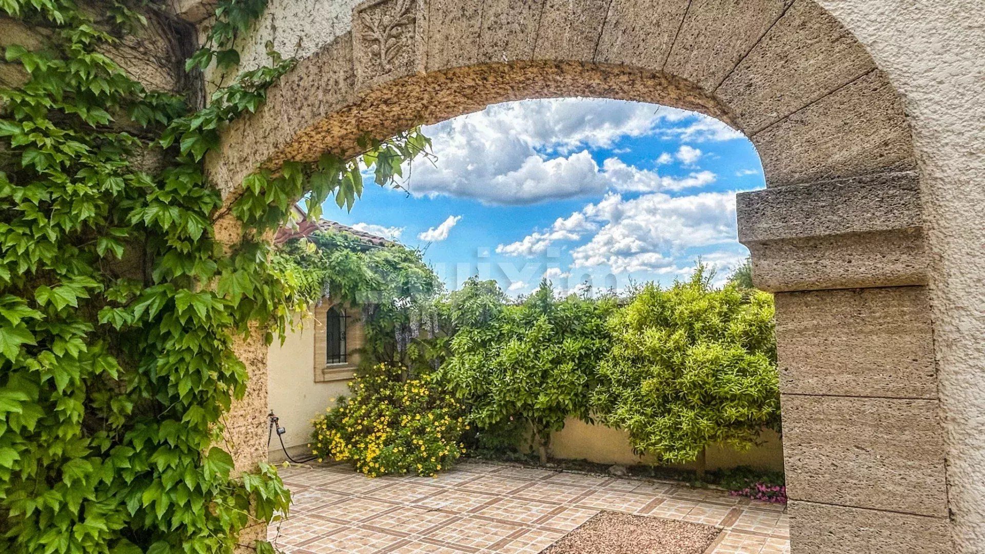 villa 4 Zimmer zum verkauf auf Uzès (30700)