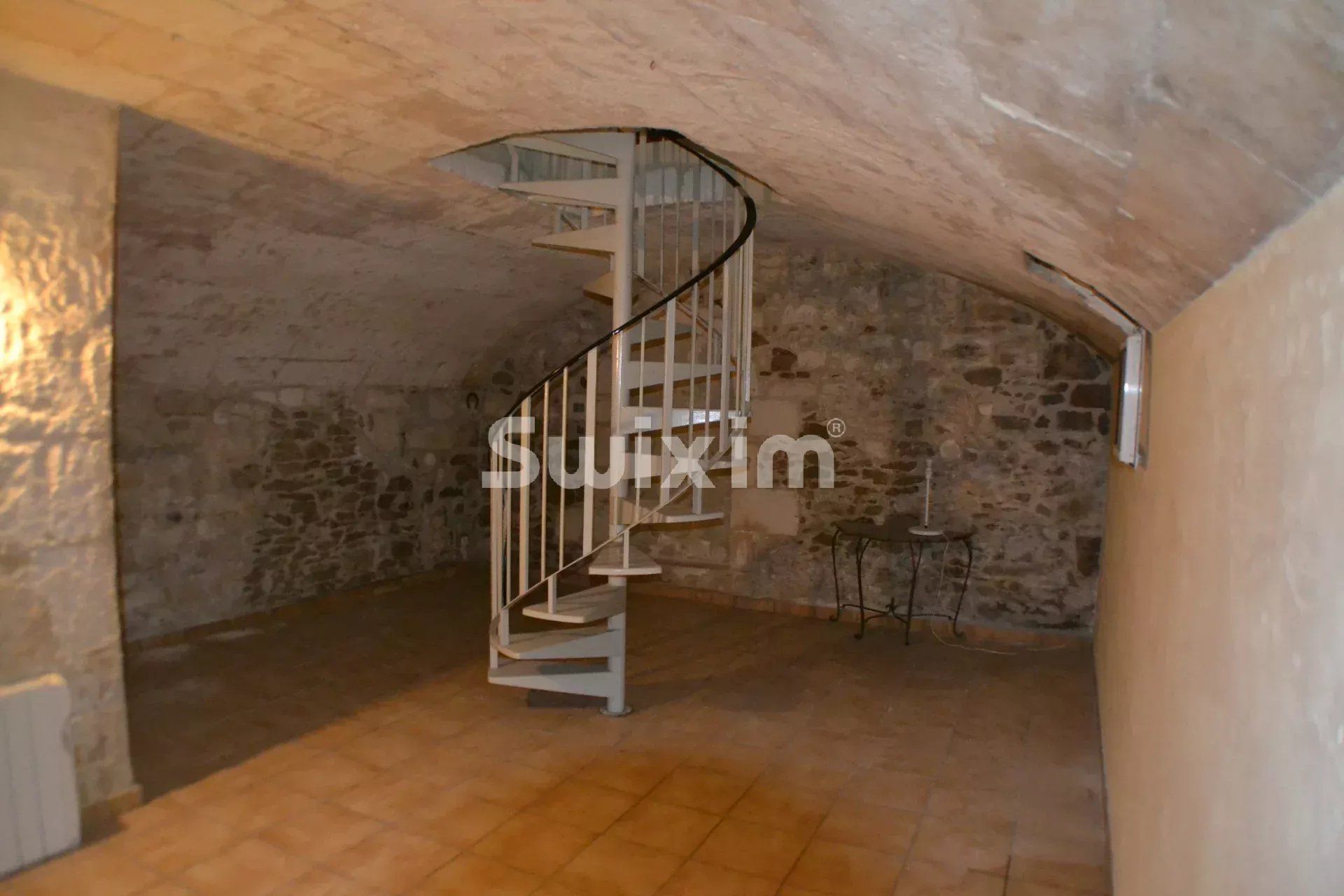 townhouse 4 Rooms for sale on Arles (13200)