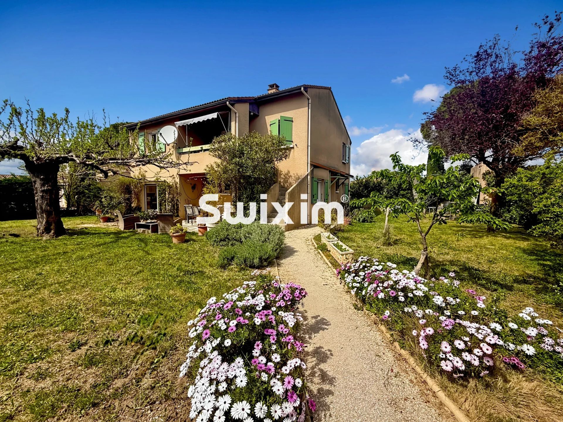 house 6 Rooms for sale on Pierrelatte (26700)