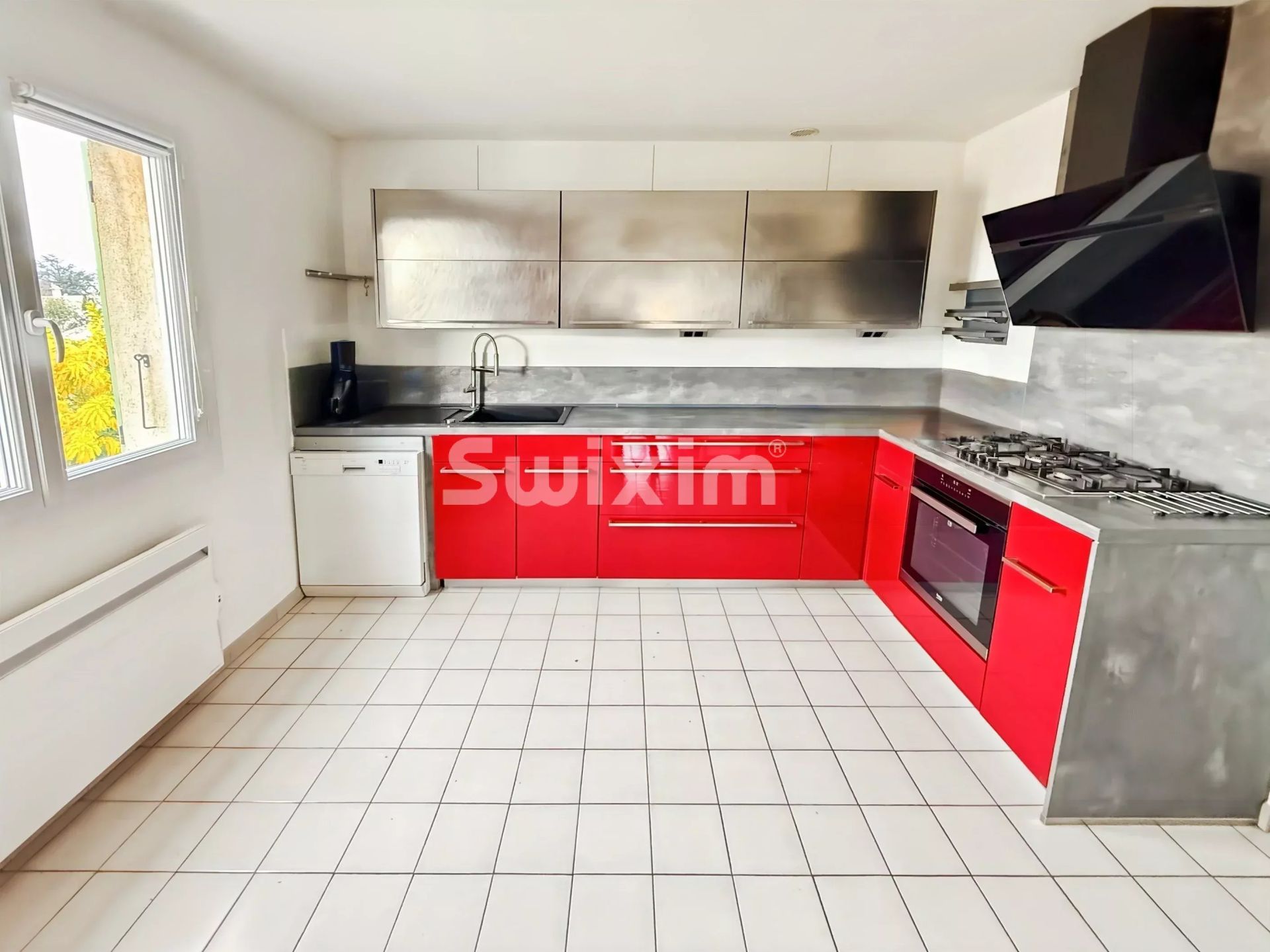 house 6 Rooms for sale on Pierrelatte (26700)