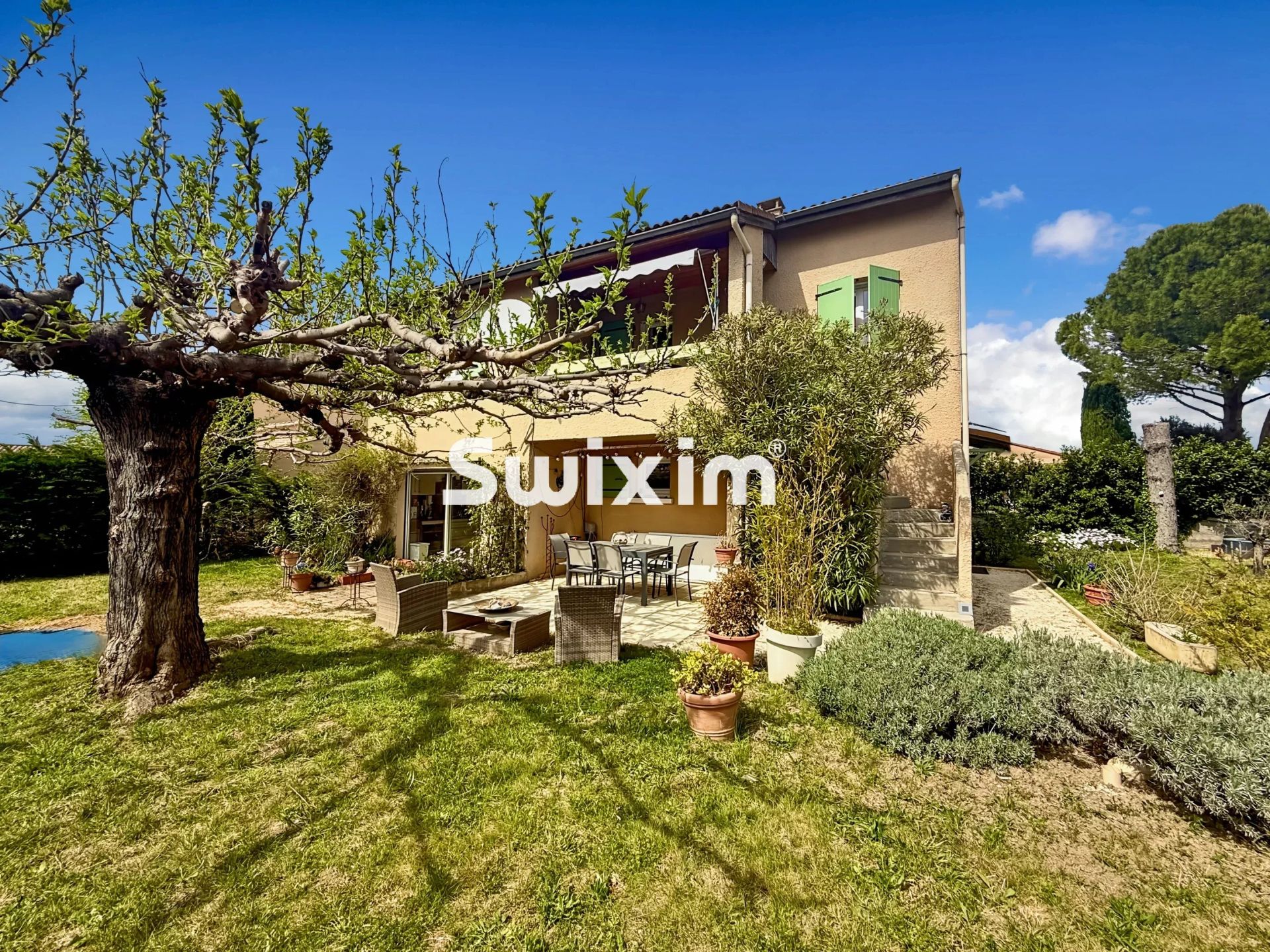 house 6 Rooms for sale on Pierrelatte (26700)