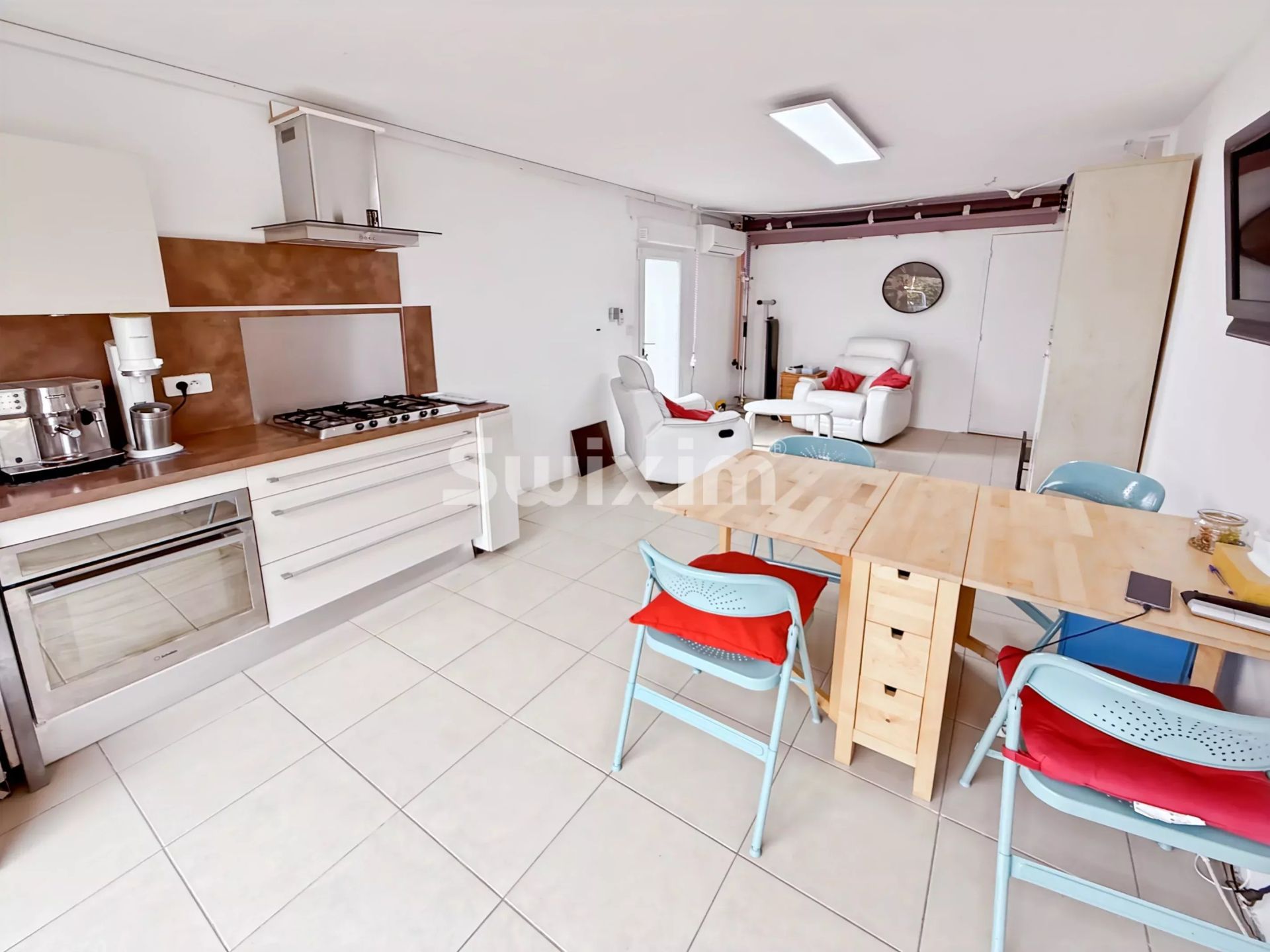 house 6 Rooms for sale on Pierrelatte (26700)