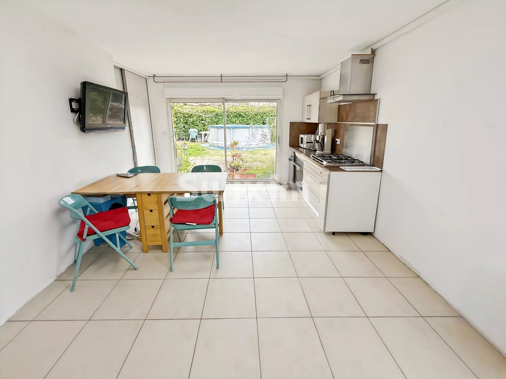 house 6 Rooms for sale on Pierrelatte (26700)