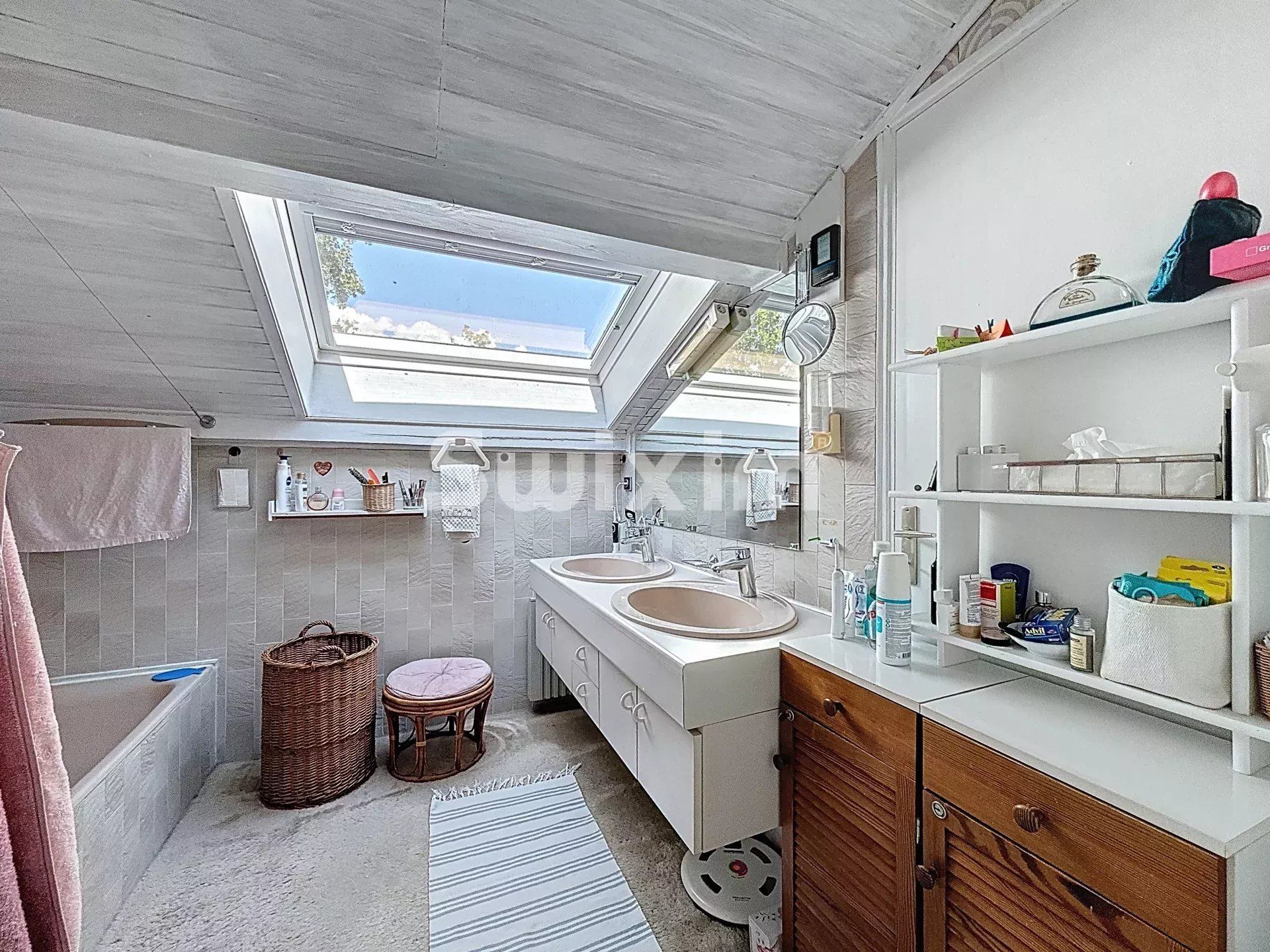 casa 7 Quartos para venda sobre Grilly (01220)