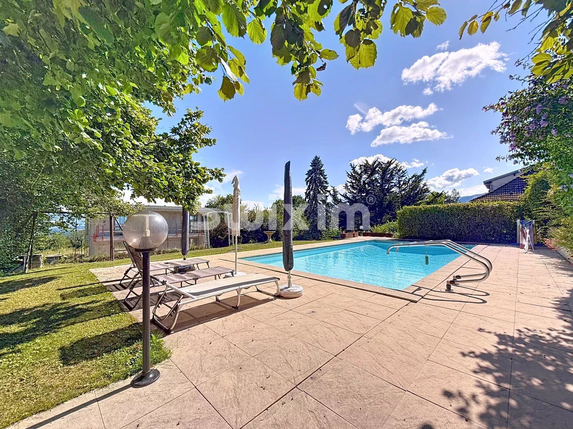 casa 7 Quartos para venda sobre Grilly (01220)