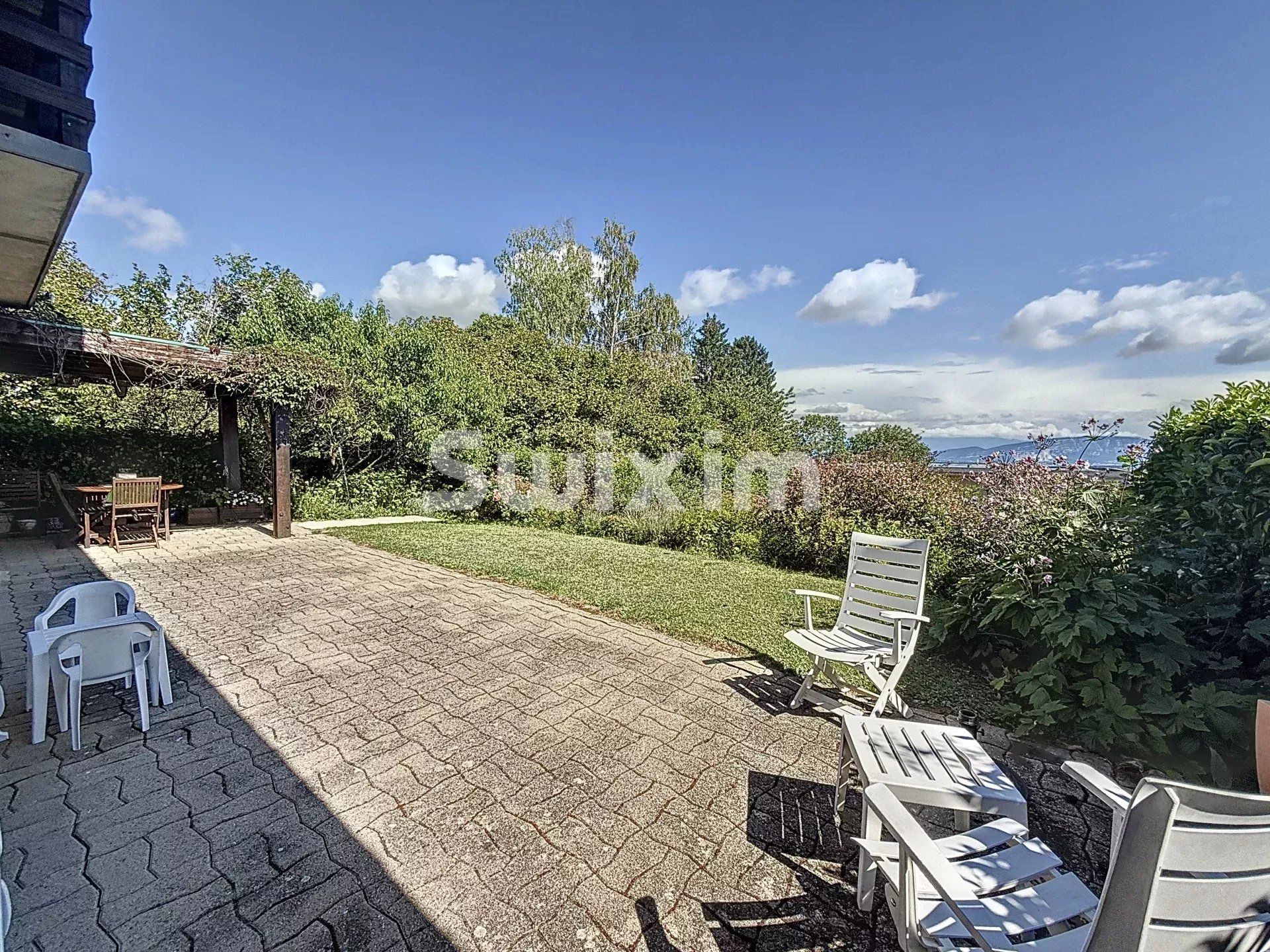 casa 7 Quartos para venda sobre Grilly (01220)