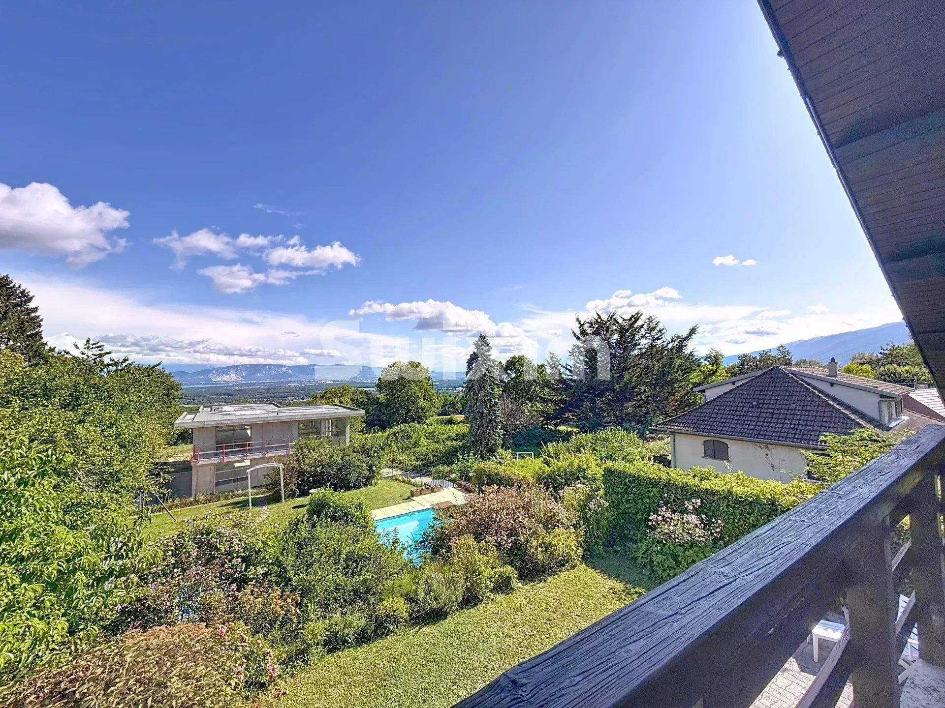 casa 7 Quartos para venda sobre Grilly (01220)