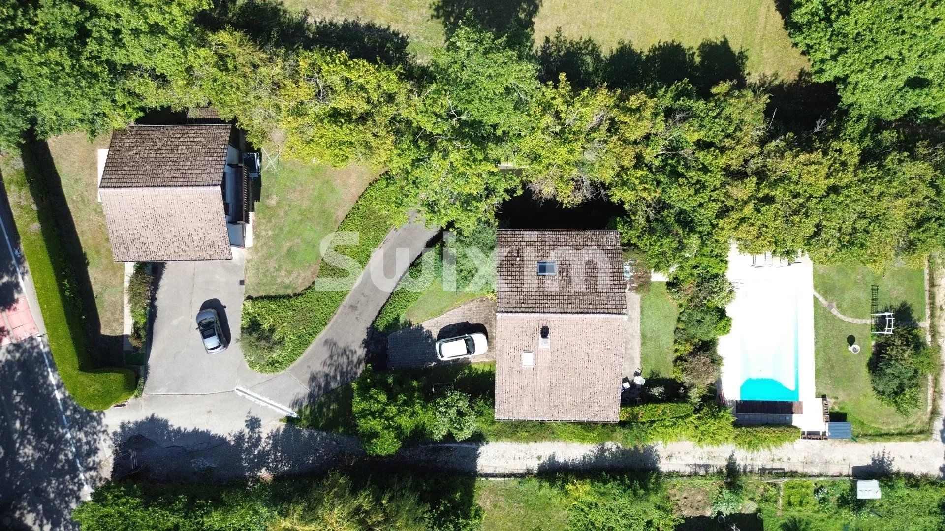 casa 7 Quartos para venda sobre Grilly (01220)