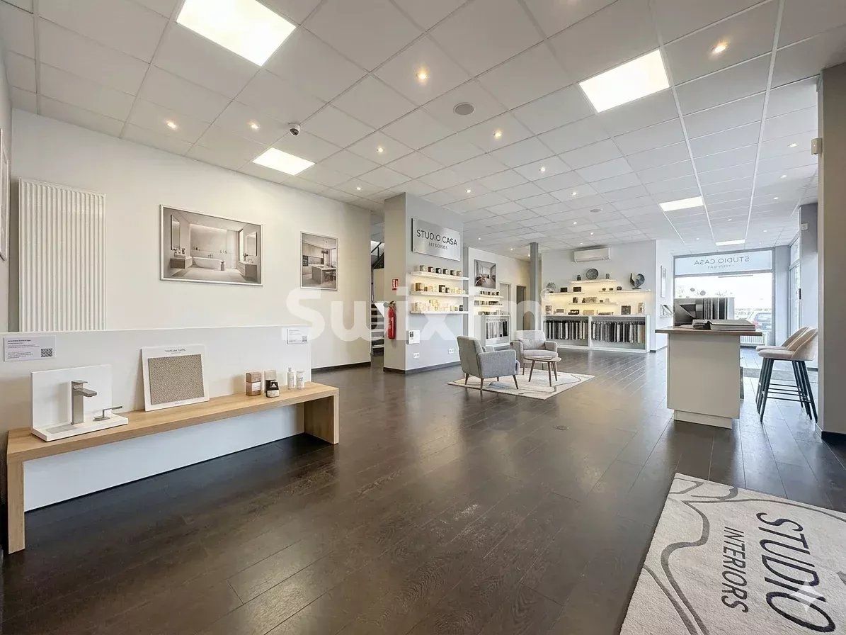 locale commerciale 11 Camere in affitto su Ségny (01170)