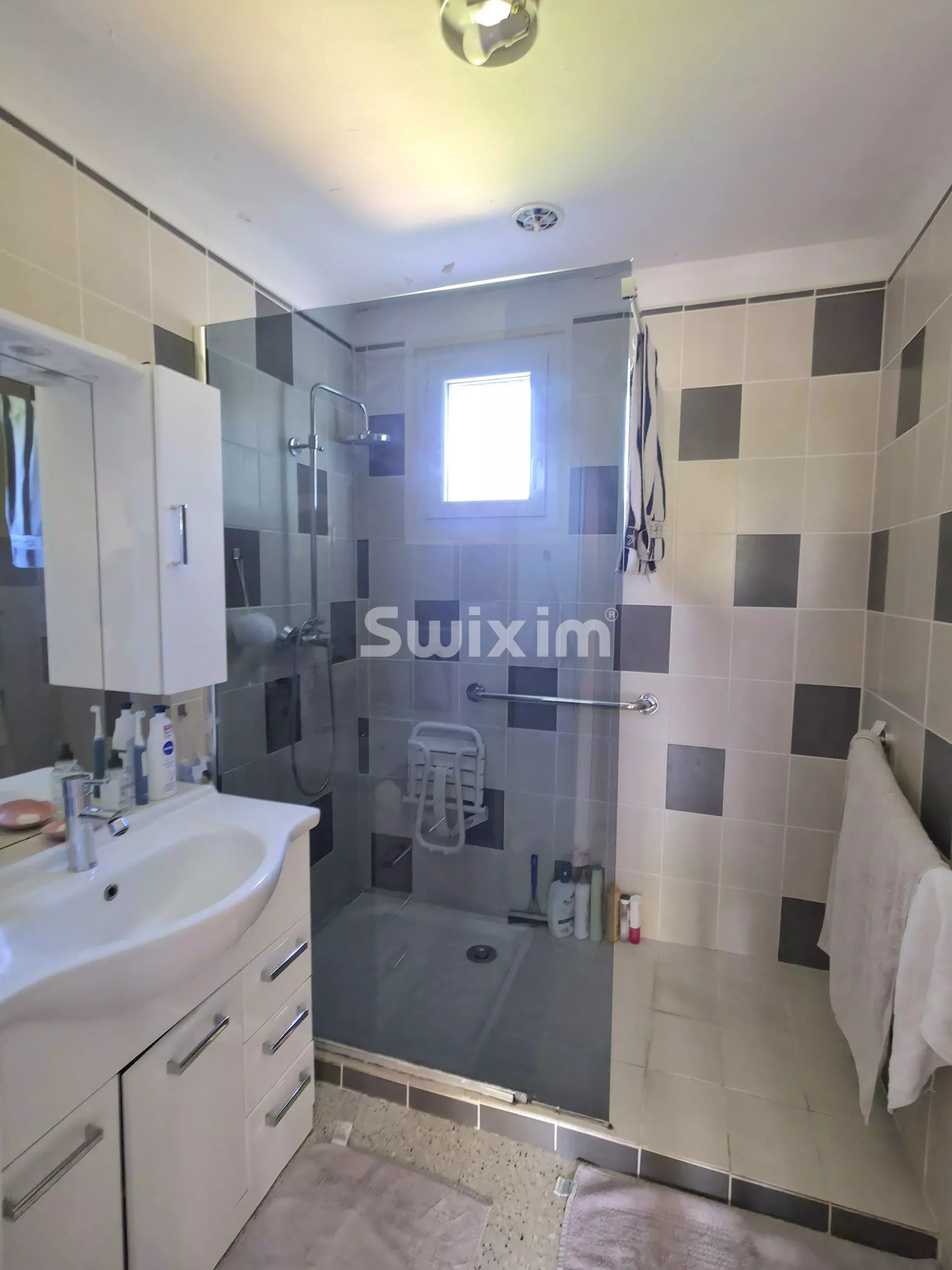 house 5 Rooms for sale on Grignan (26230)