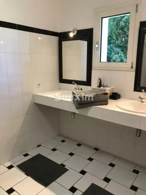 casa 6 Camere in vendita su Valréas (84600)