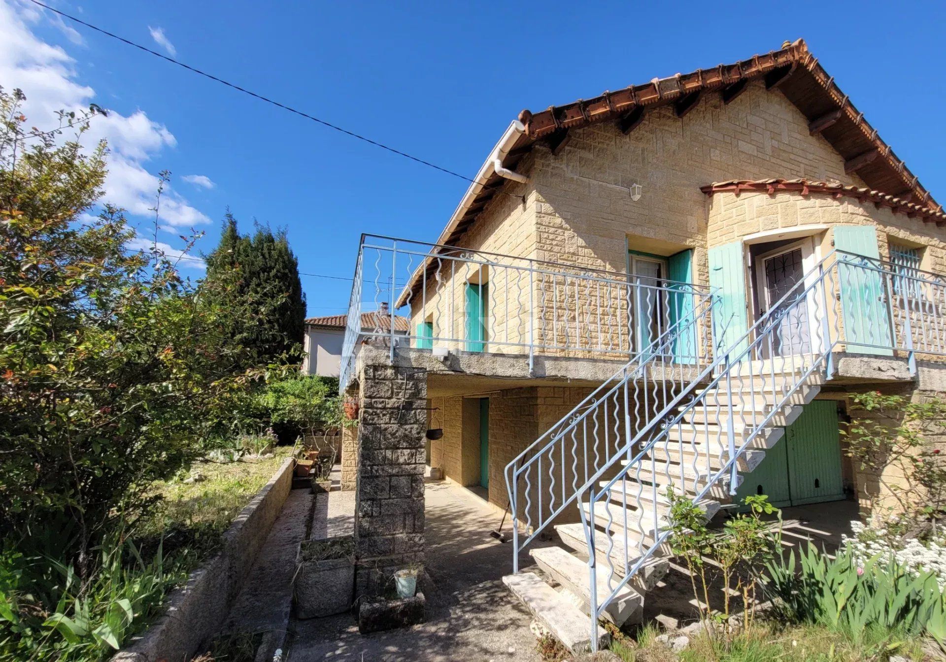 villa 4 Rooms for sale on Uzès (30700)