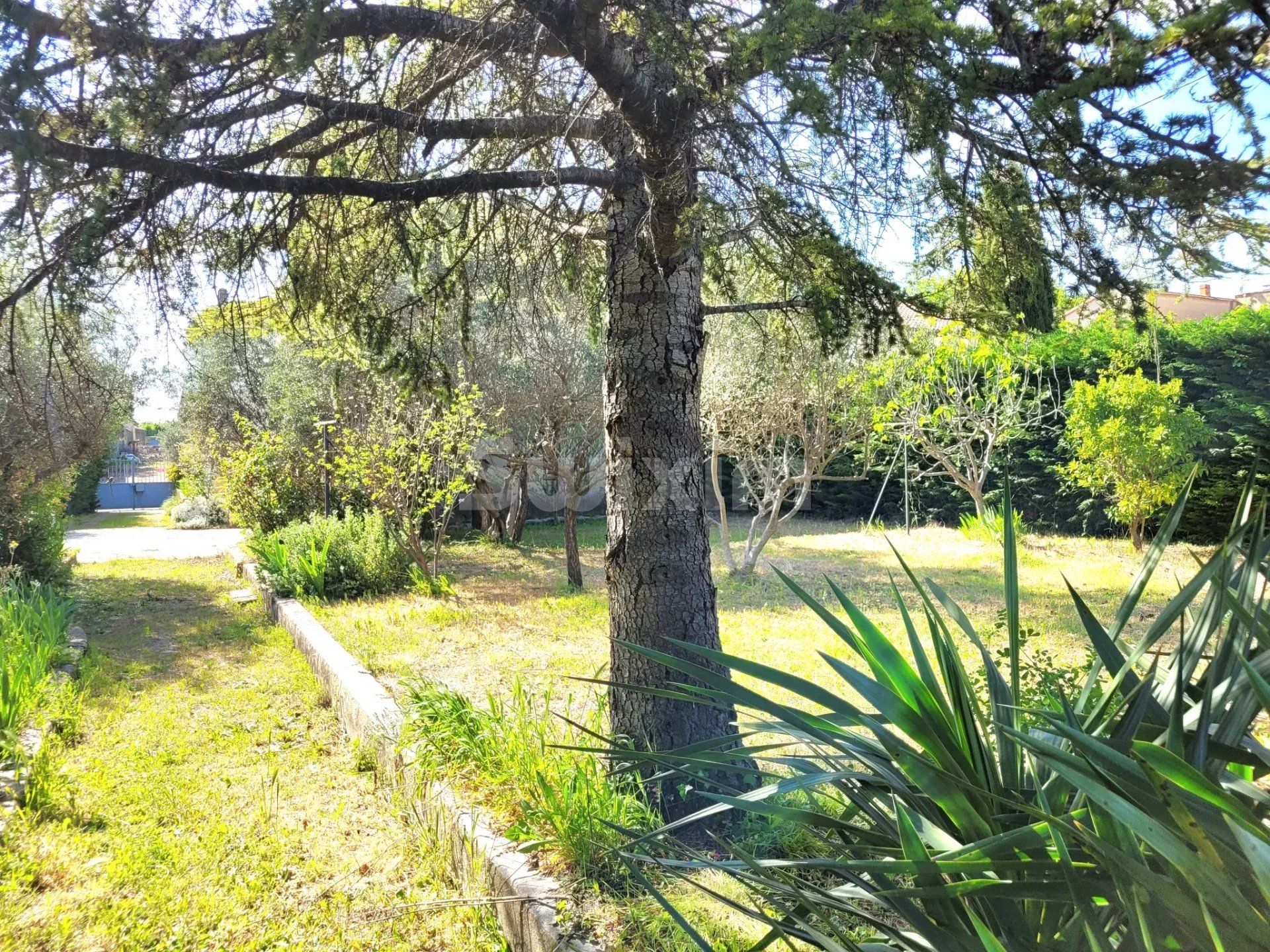 villa 4 Rooms for sale on Uzès (30700)