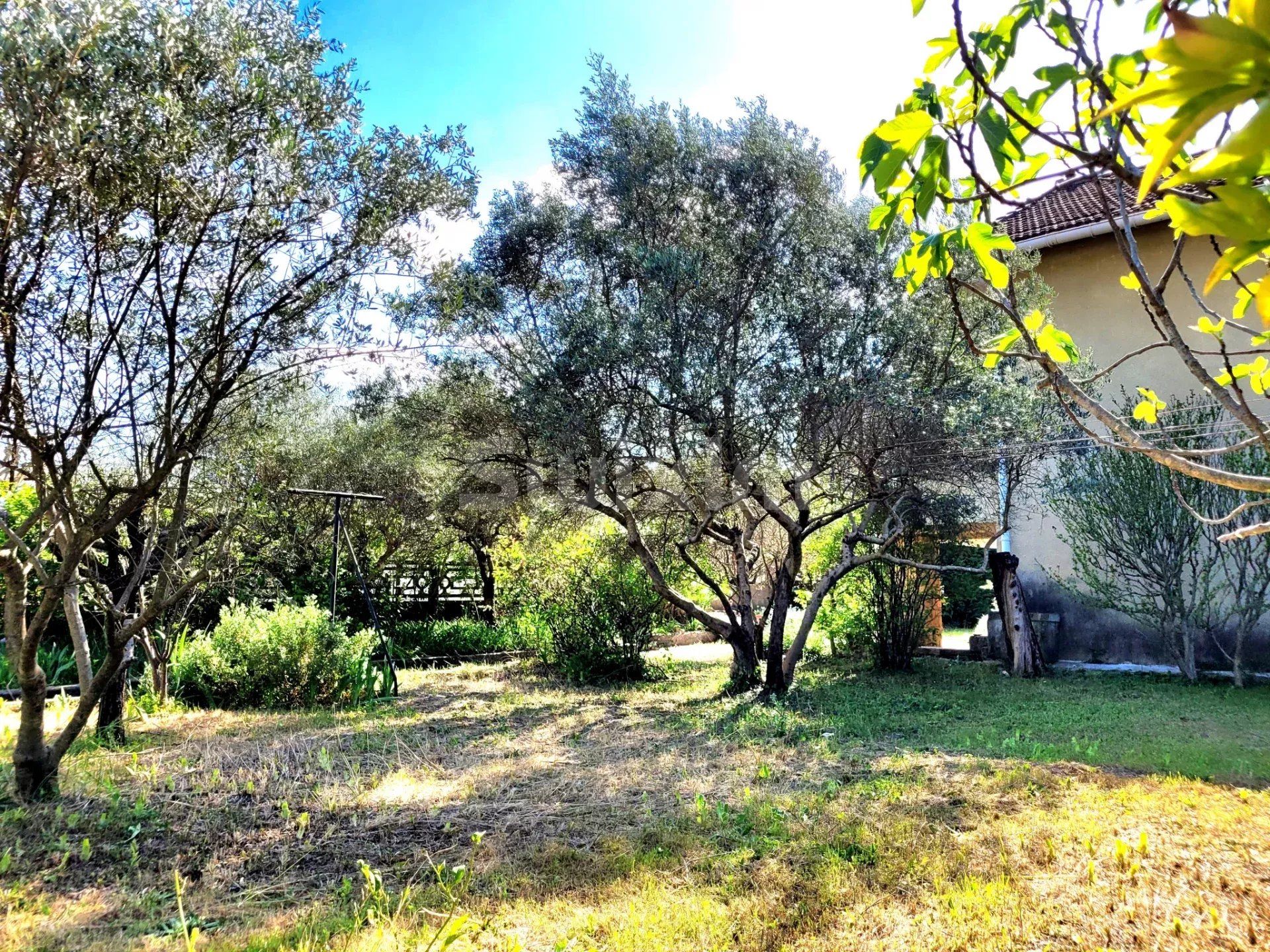 villa 4 Rooms for sale on Uzès (30700)