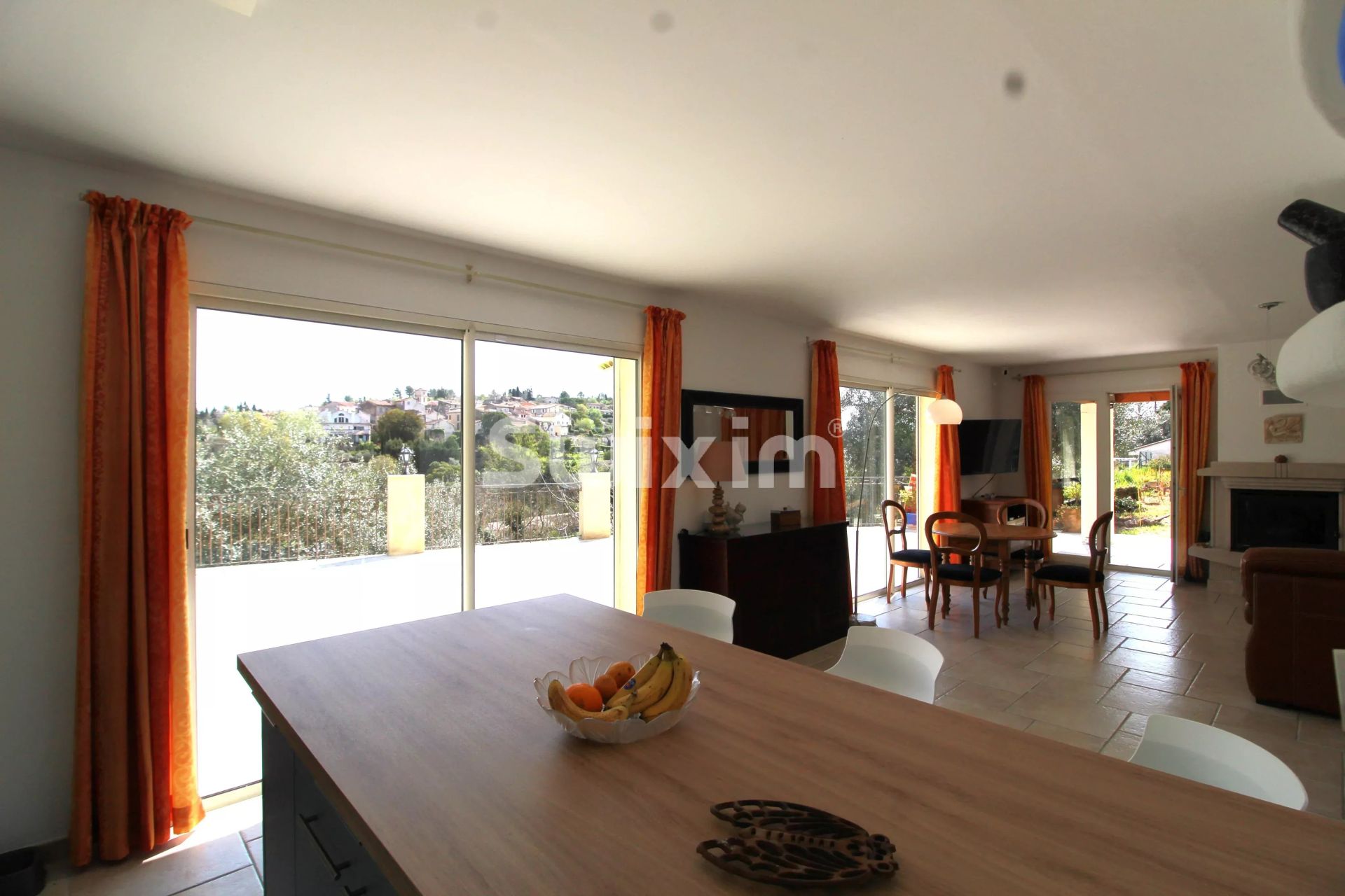 villa 8 Camere in vendita su Saint-Paul-en-Forêt (83440)