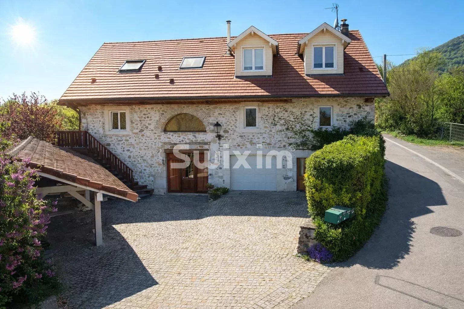 house 12 Rooms for sale on Viry (74580)