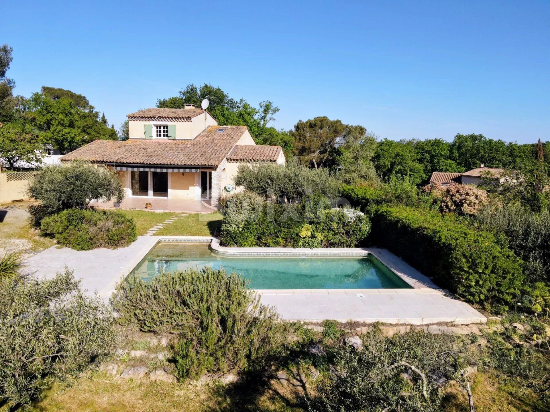 casa 6 Camere in vendita su Uzès (30700)
