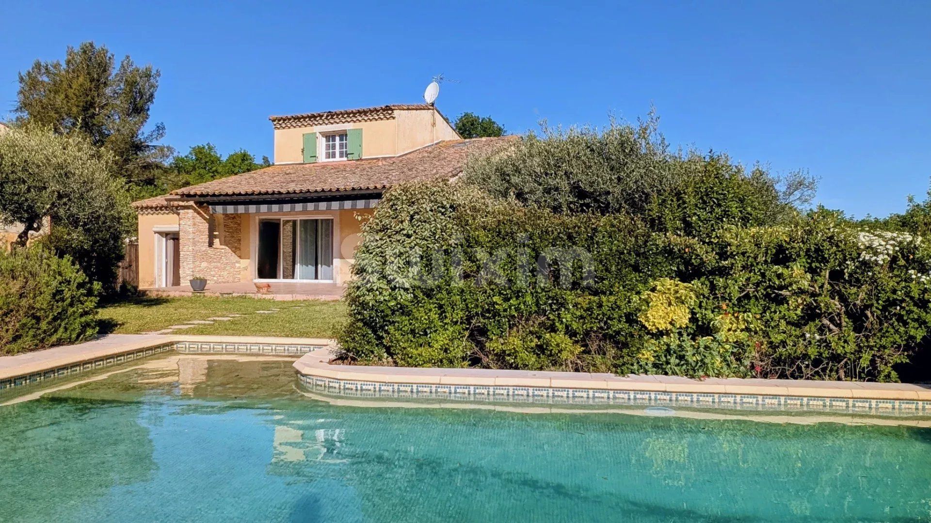 casa 6 Camere in vendita su Uzès (30700)