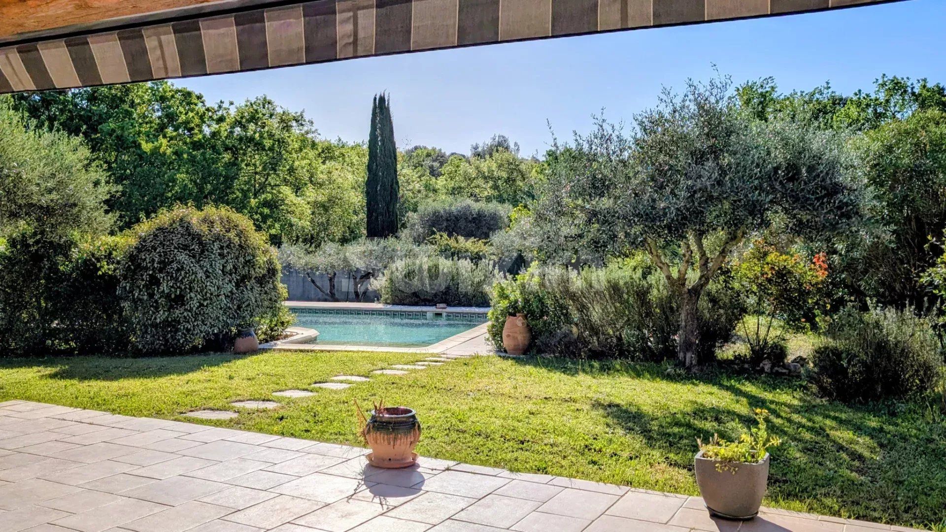 casa 6 Camere in vendita su Uzès (30700)