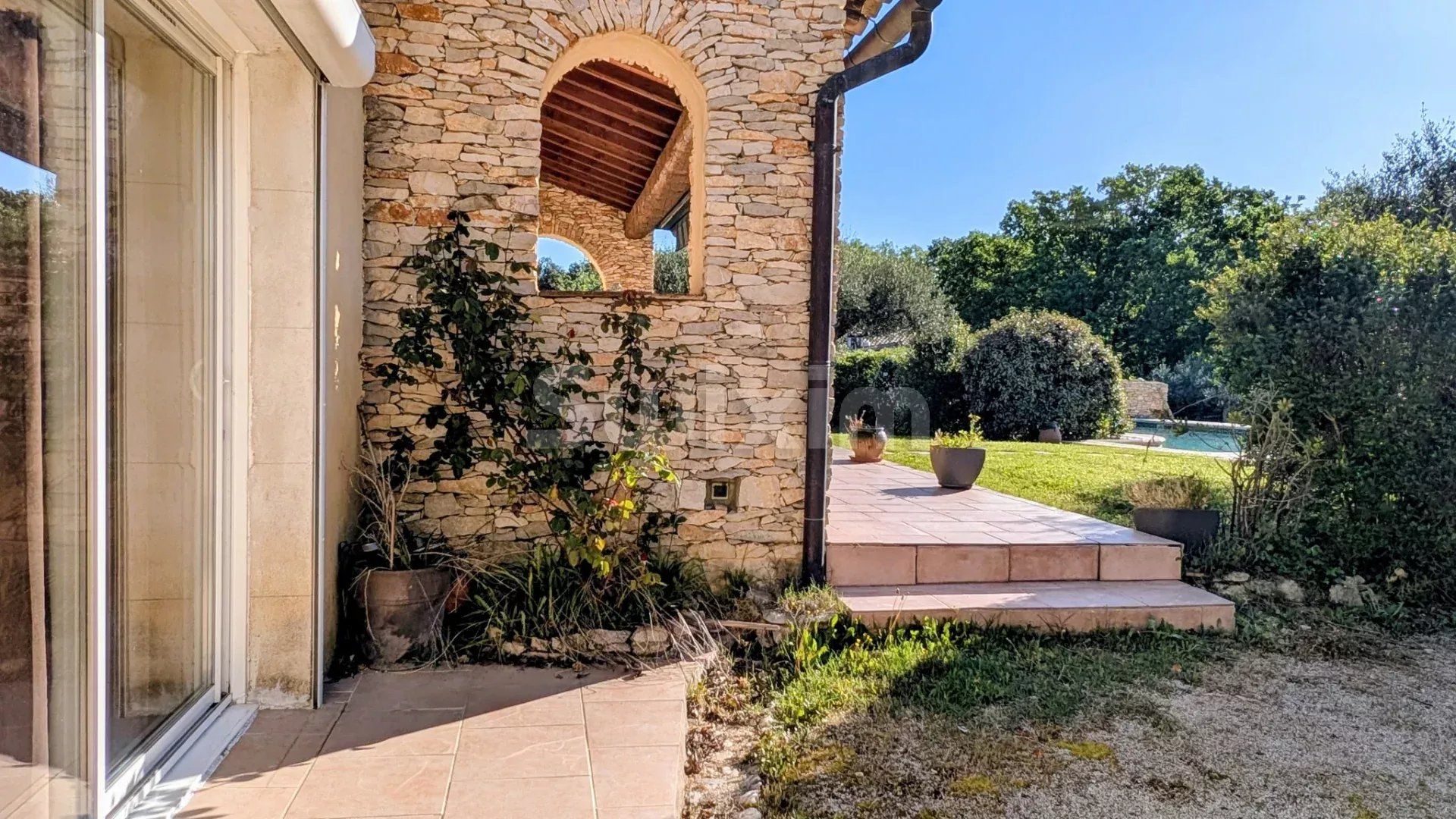 casa 6 Camere in vendita su Uzès (30700)