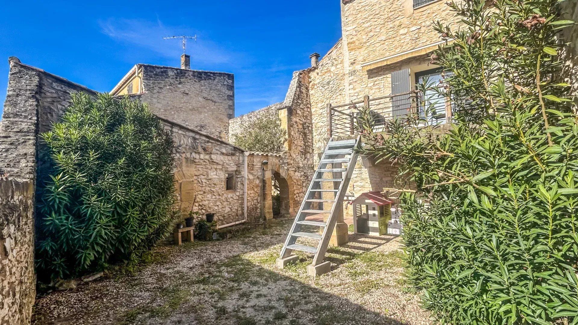 casa 5 Camere in vendita su Pouzilhac (30210)