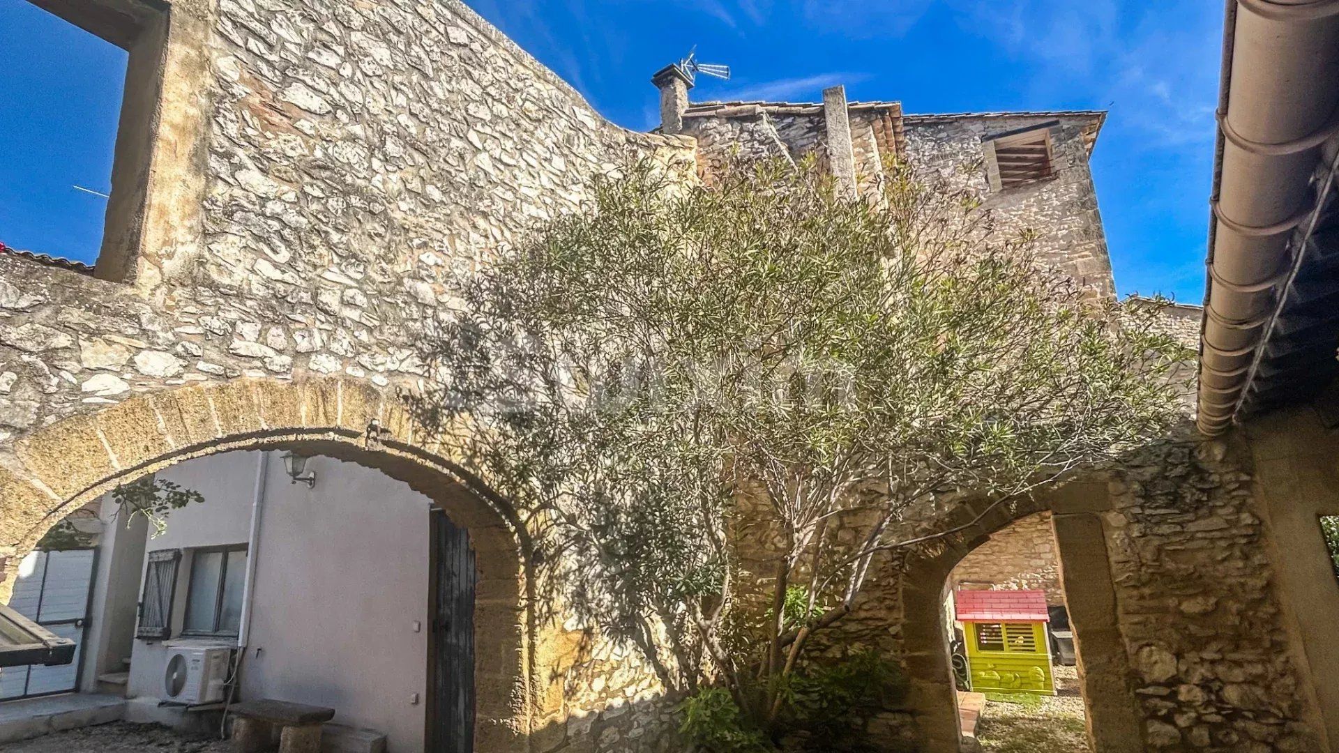 casa 5 Camere in vendita su Pouzilhac (30210)