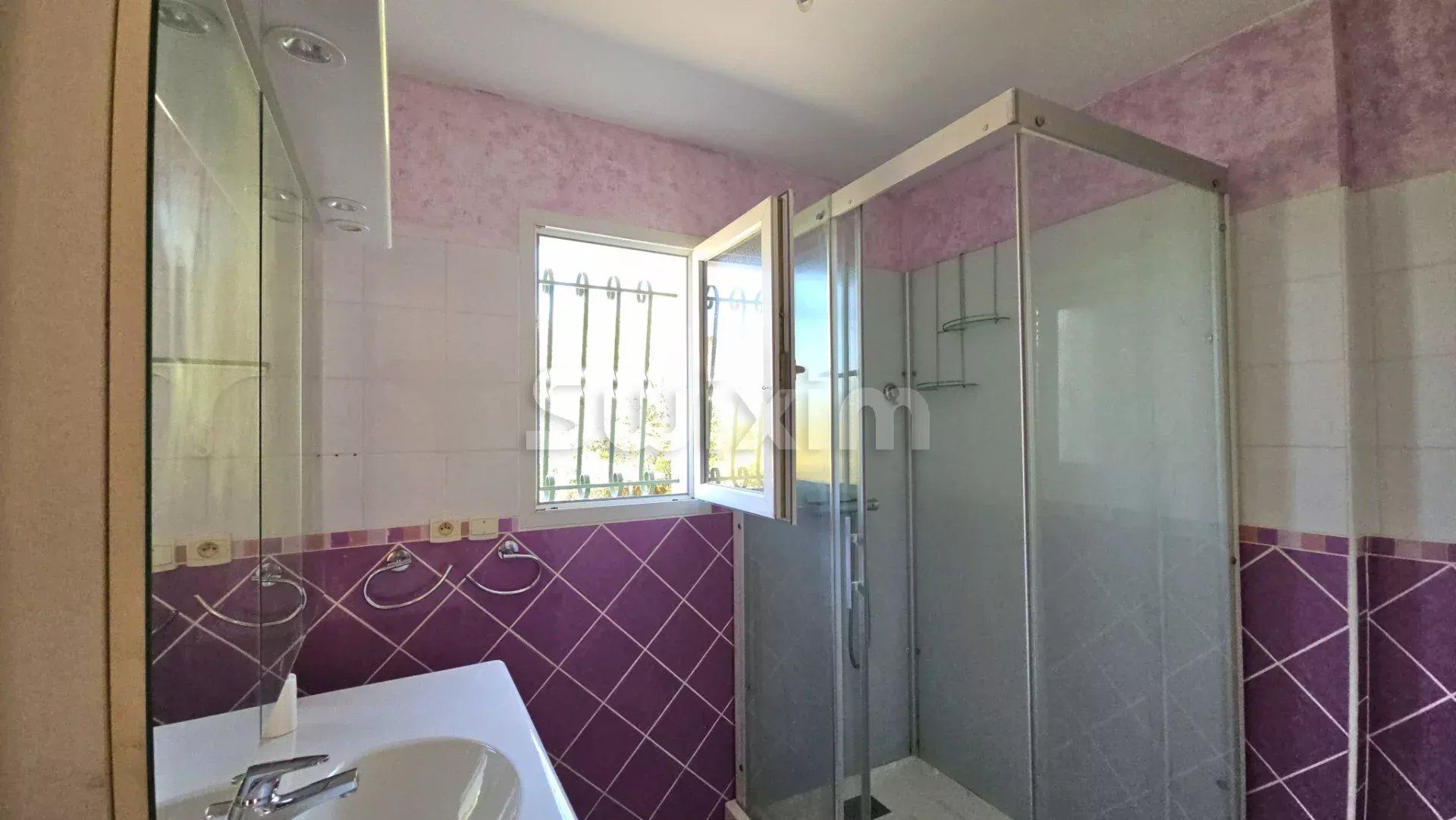 villa 4 Camere in vendita su Collias (30210)