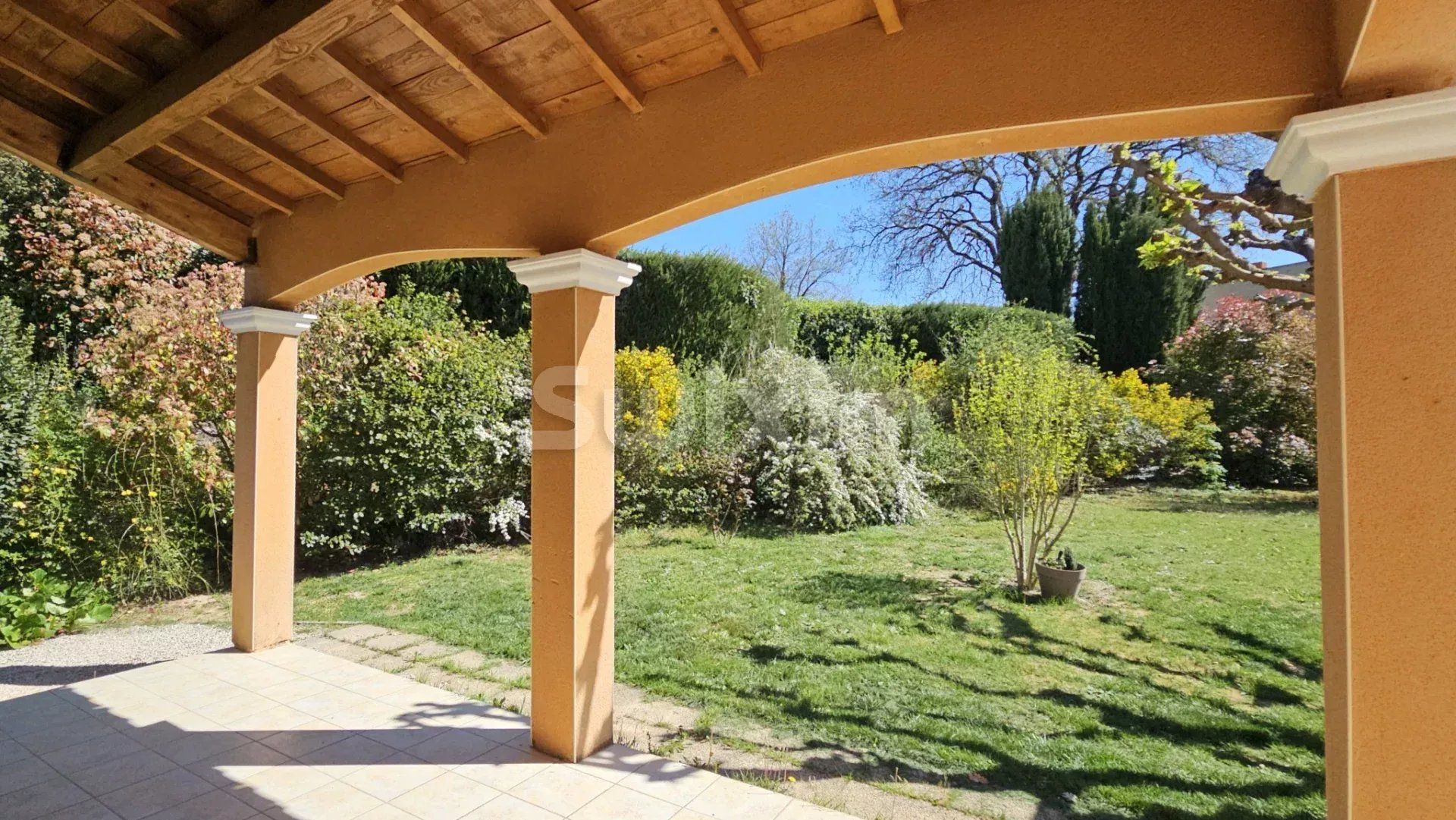 villa 4 Camere in vendita su Collias (30210)